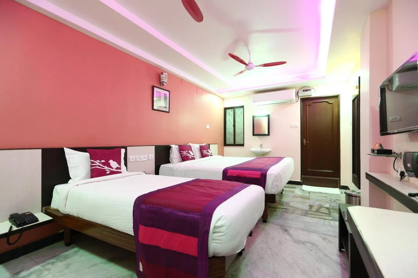 Photo of the whole room, Bed in Hotel Lotus