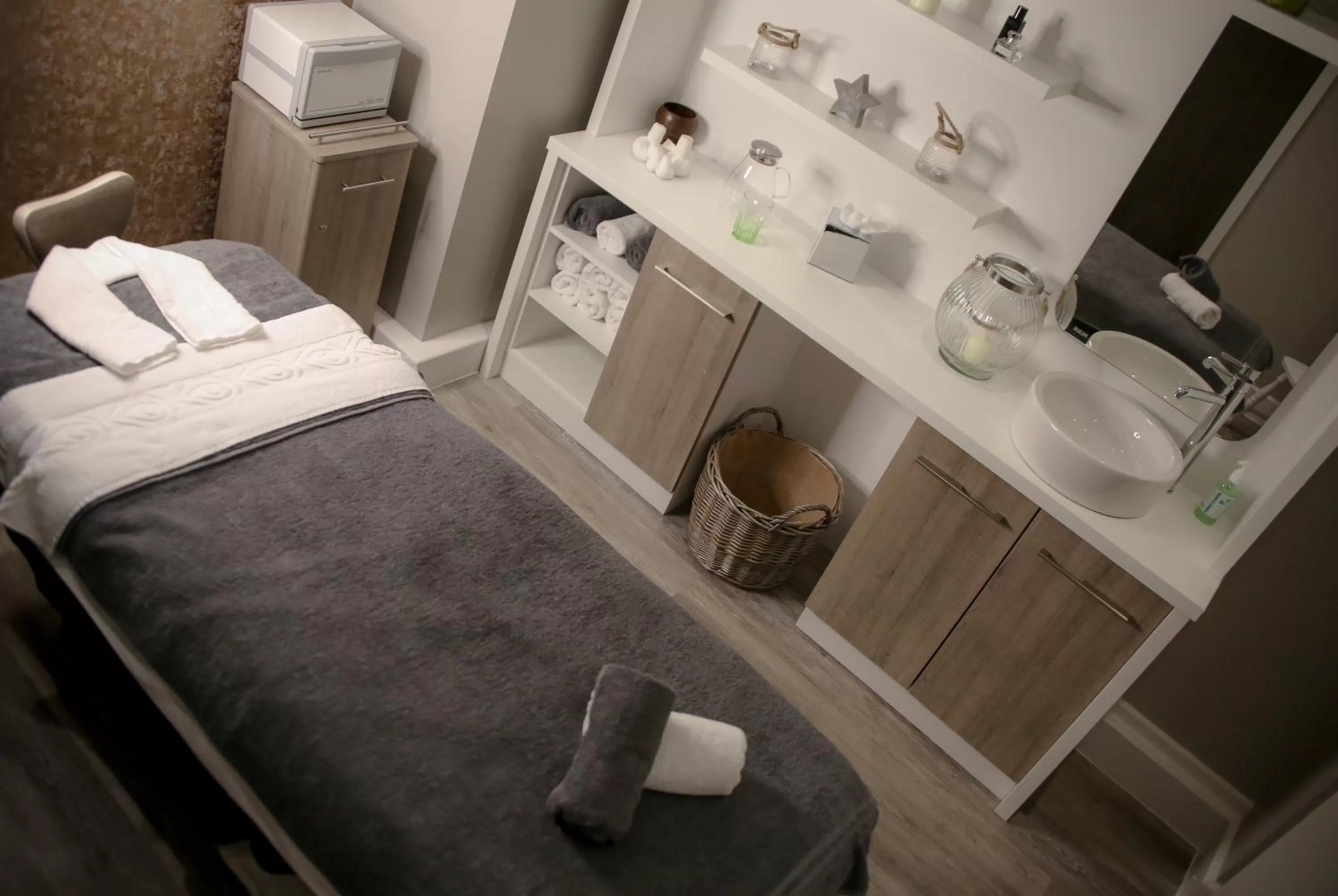 Spring, Bed in Netherwood Hotel & Spa