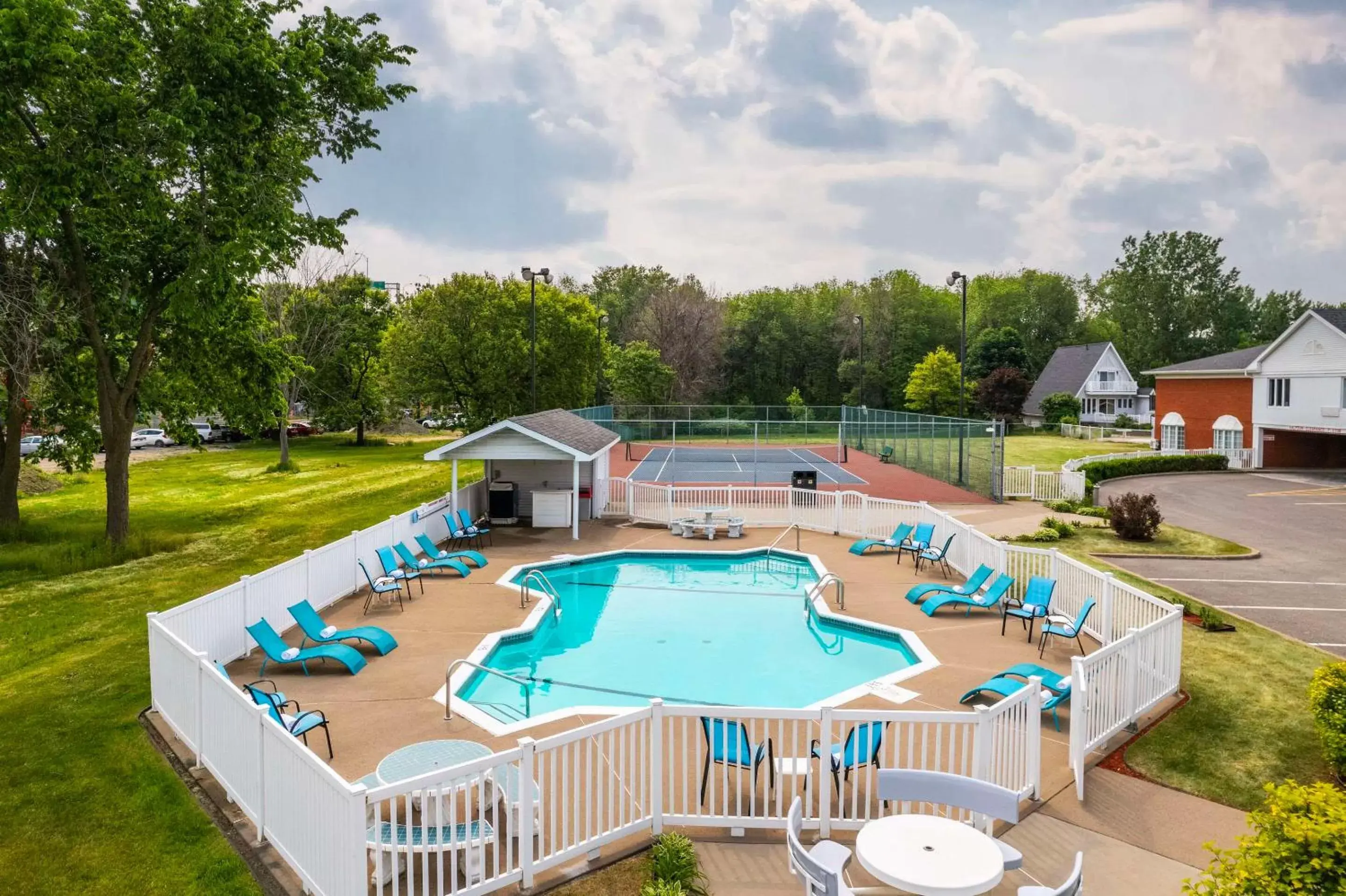 Swimming pool, Pool View in Les Suites de Laviolette Ascend Hotel Collection