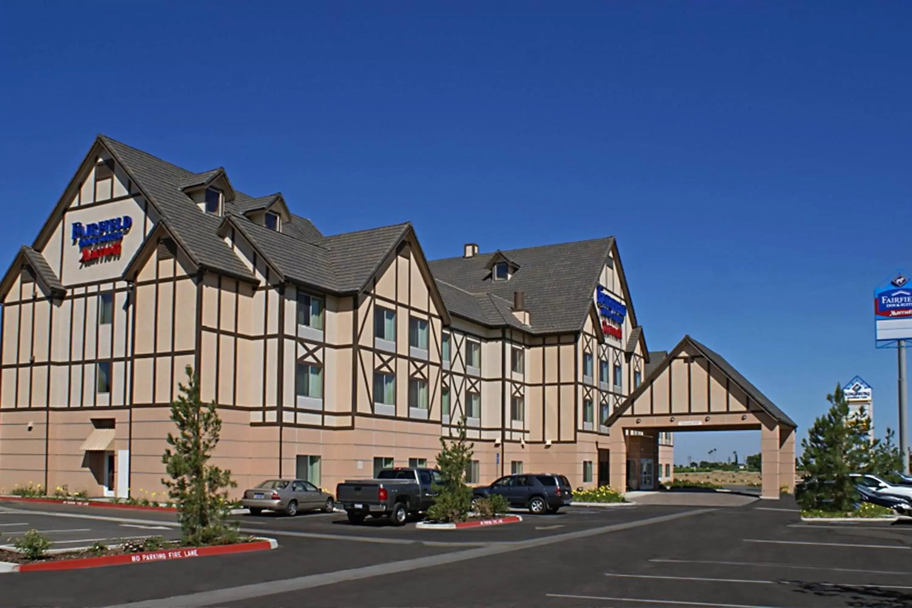 Property Building in Fairfield Inn & Suites by Marriott Selma Kingsburg