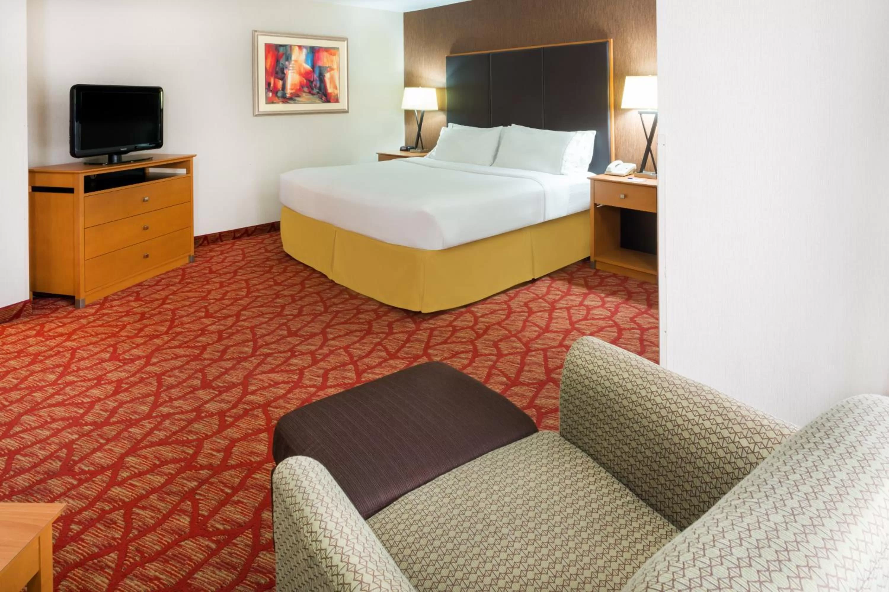 Photo of the whole room, Bed in Holiday Inn Express Roseburg by IHG