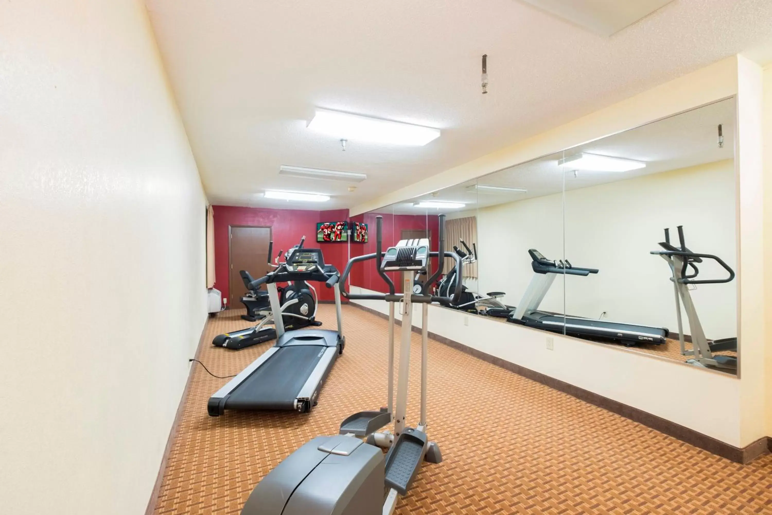 Fitness centre/facilities, Fitness Center/Facilities in Red Roof Inn & Suites Cincinnati North-Mason