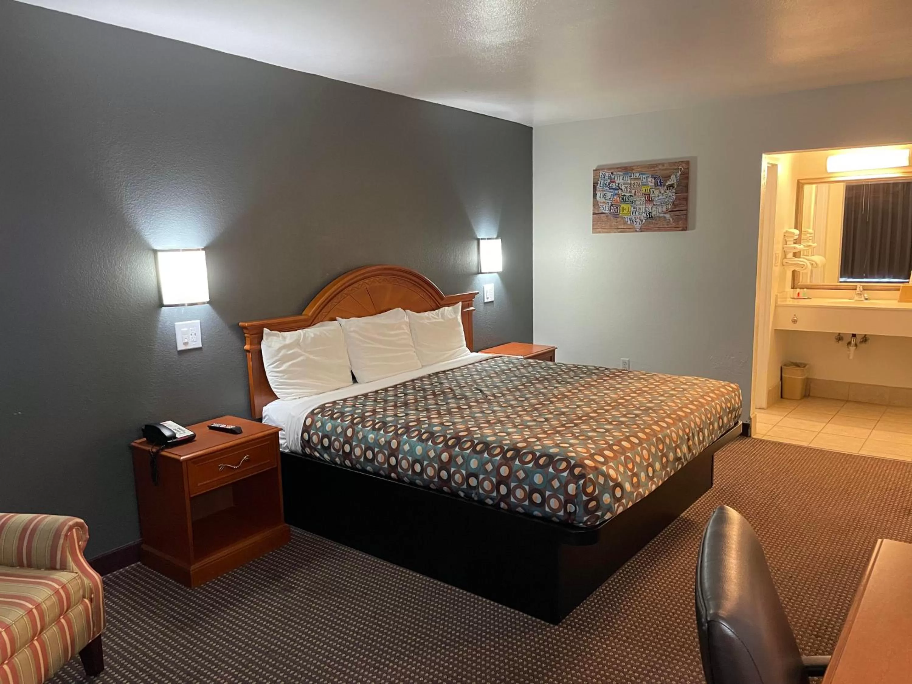 Standard King Room - single occupancy - Non-Smoking  in Budget Inn