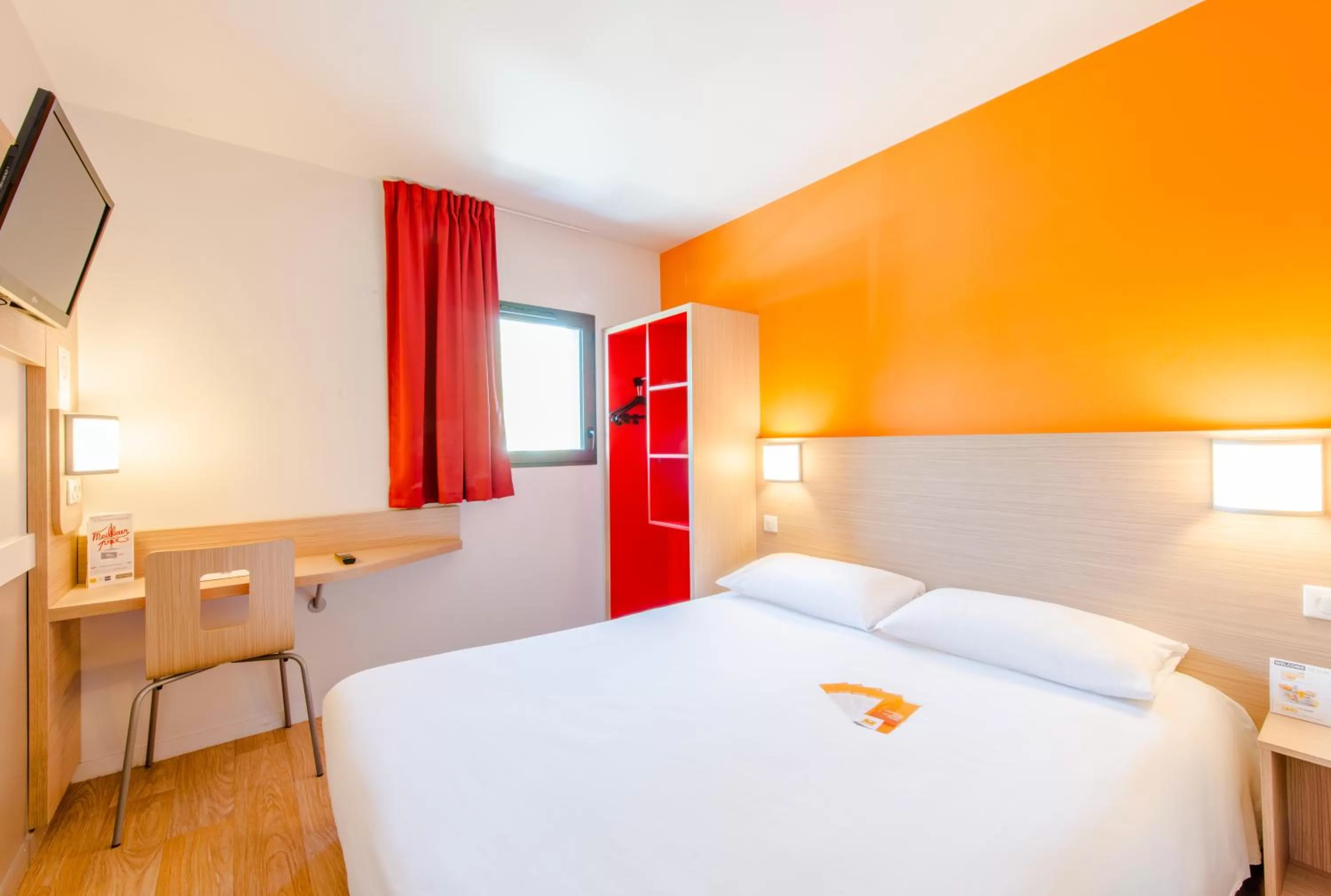 Bed in Hôtel Eco La Rochelle Centre les Minimes