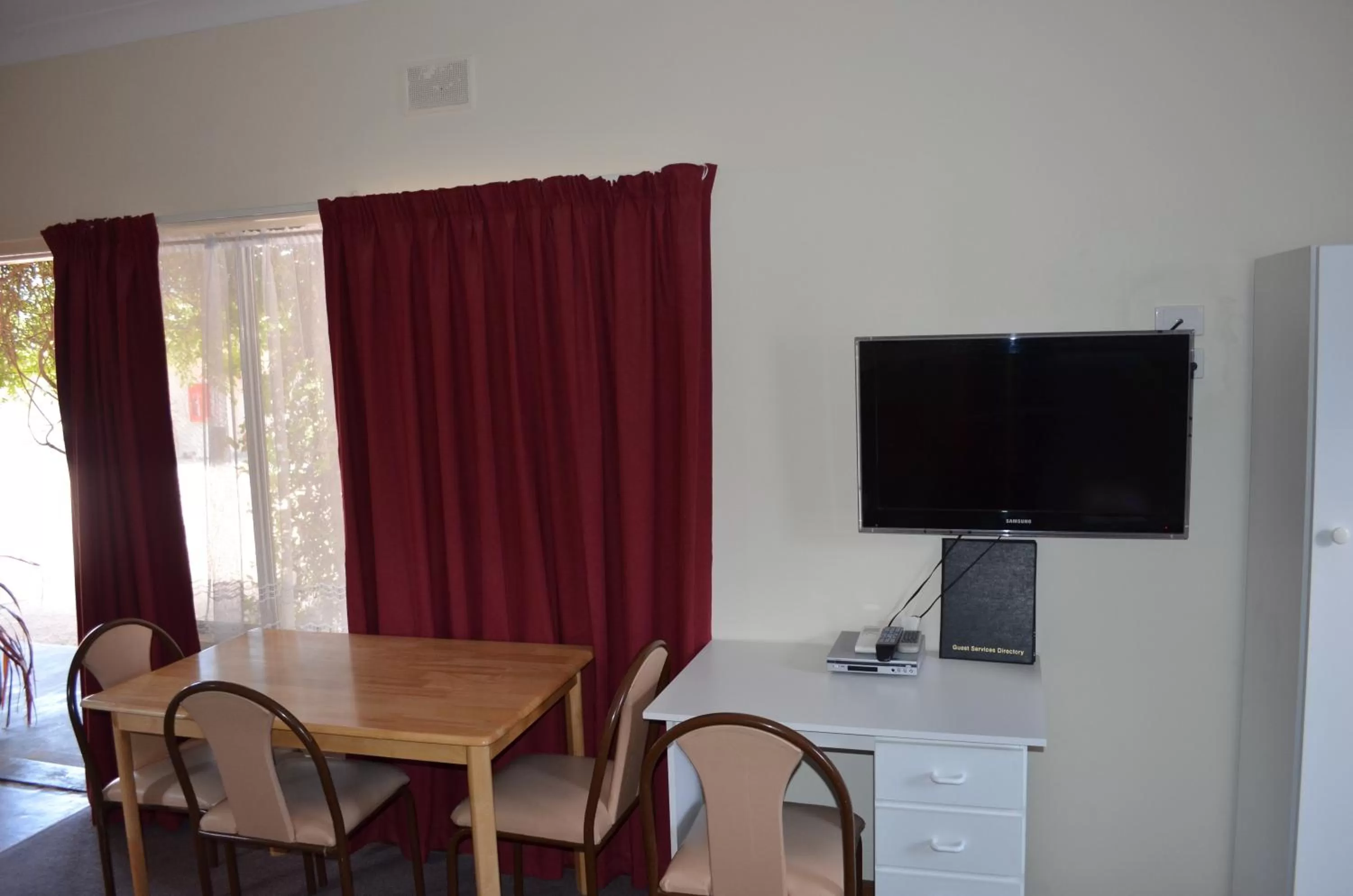TV and multimedia, TV/Entertainment Center in Kadina Village Motel