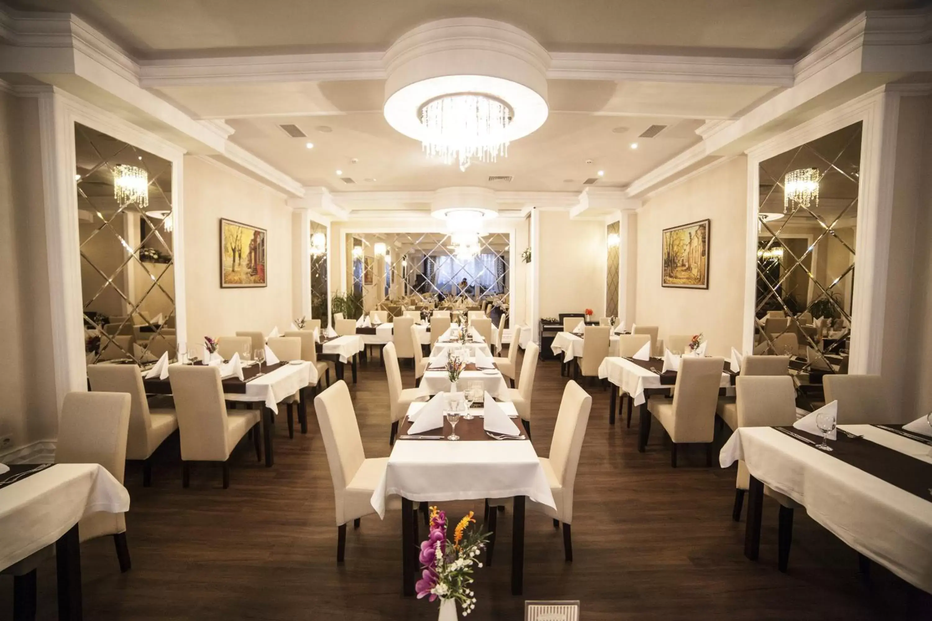 Restaurant/Places to Eat in Regency Hotel