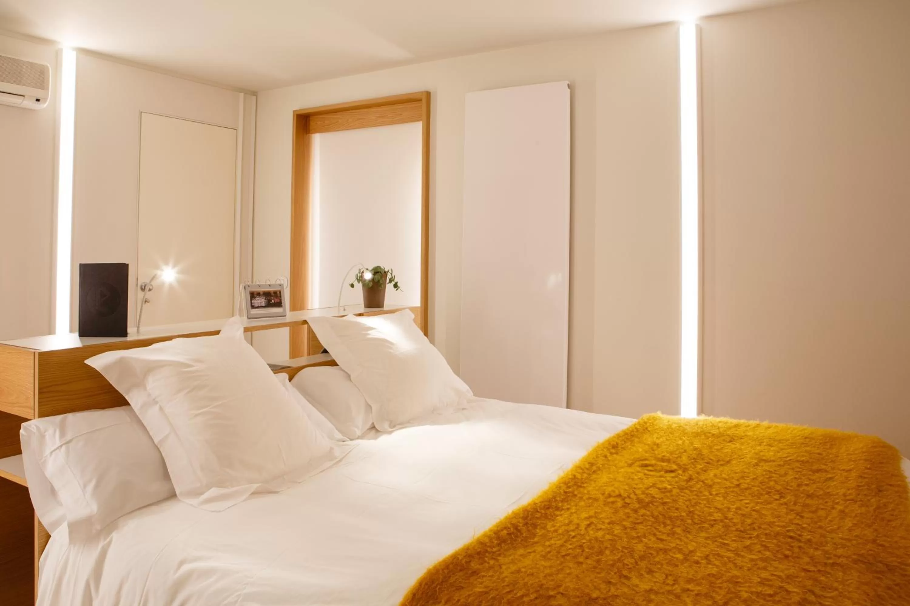 Photo of the whole room, Bed in Hotel Echaurren Relais & Châteaux