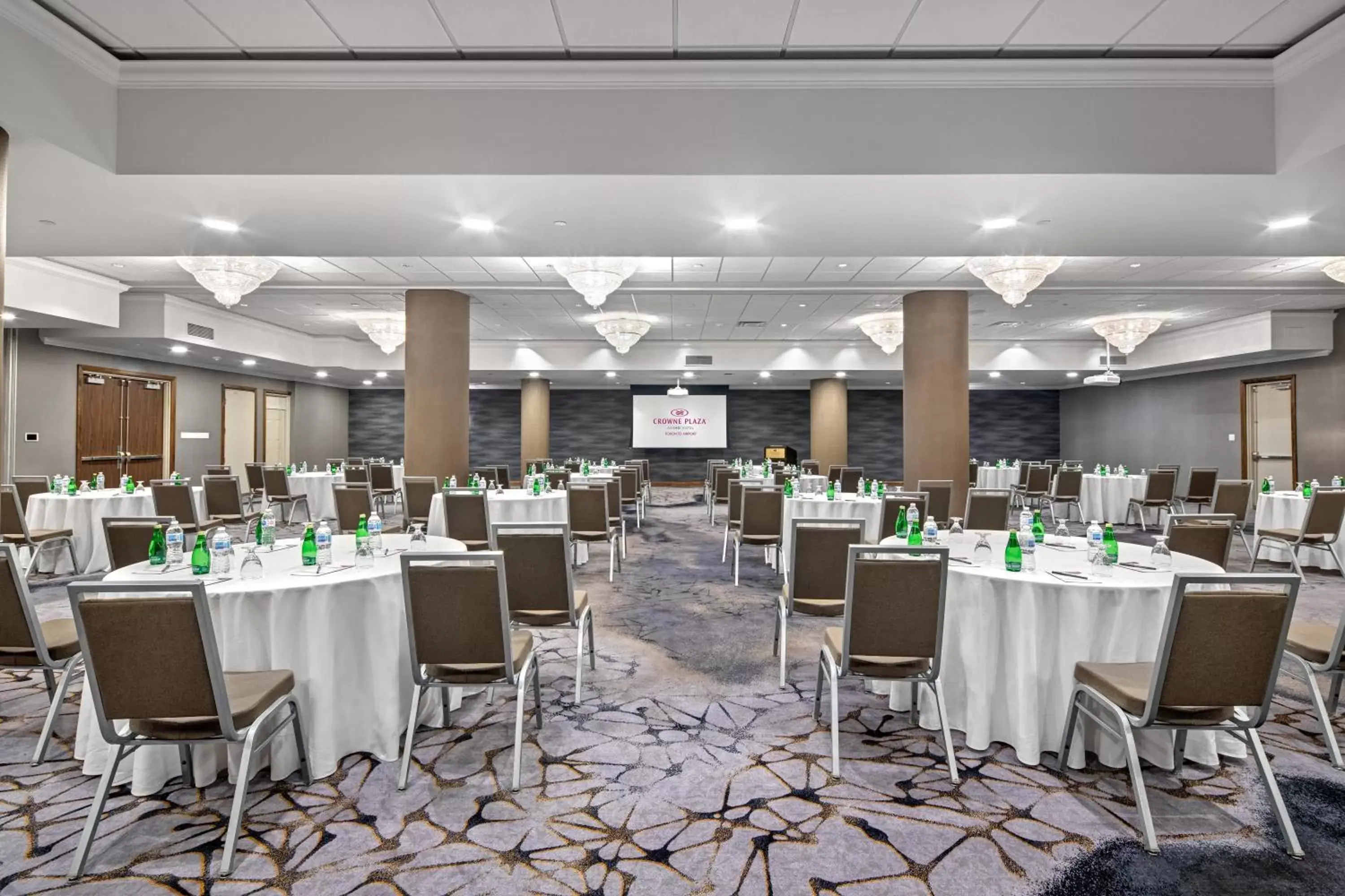 Banquet/Function facilities, Restaurant/Places to Eat in Crowne Plaza Toronto Airport, an IHG Hotel