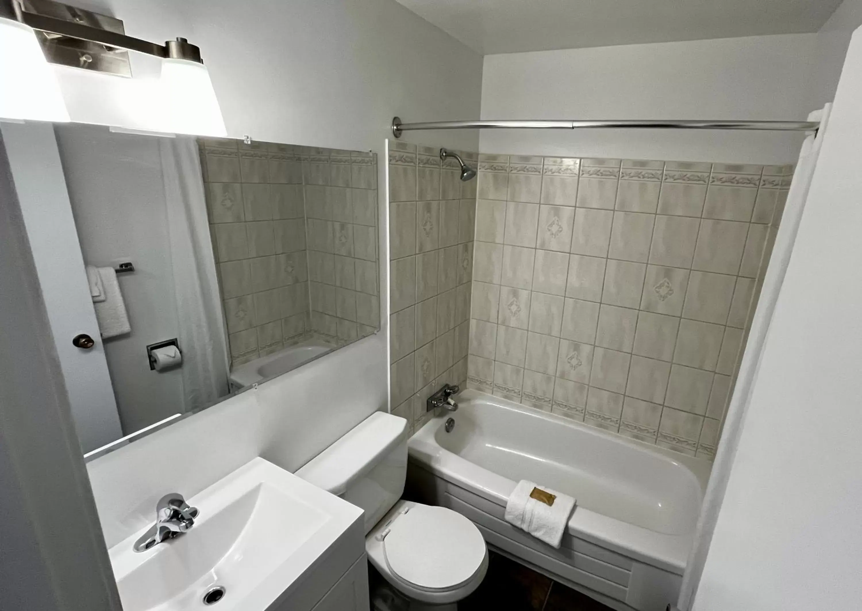 Shower, Bathroom in Anavada Inn & Suites - Prince George