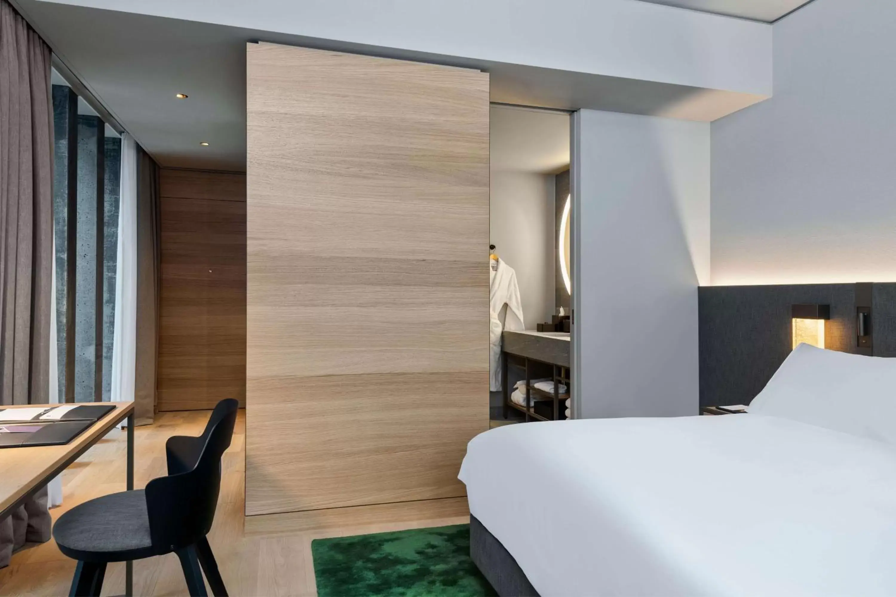 Bed in Hyatt Regency Zurich Airport Circle