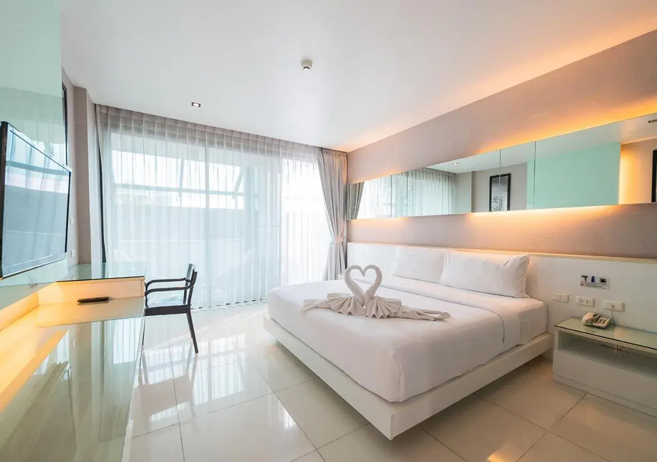 Bed in Serenotel Pattaya