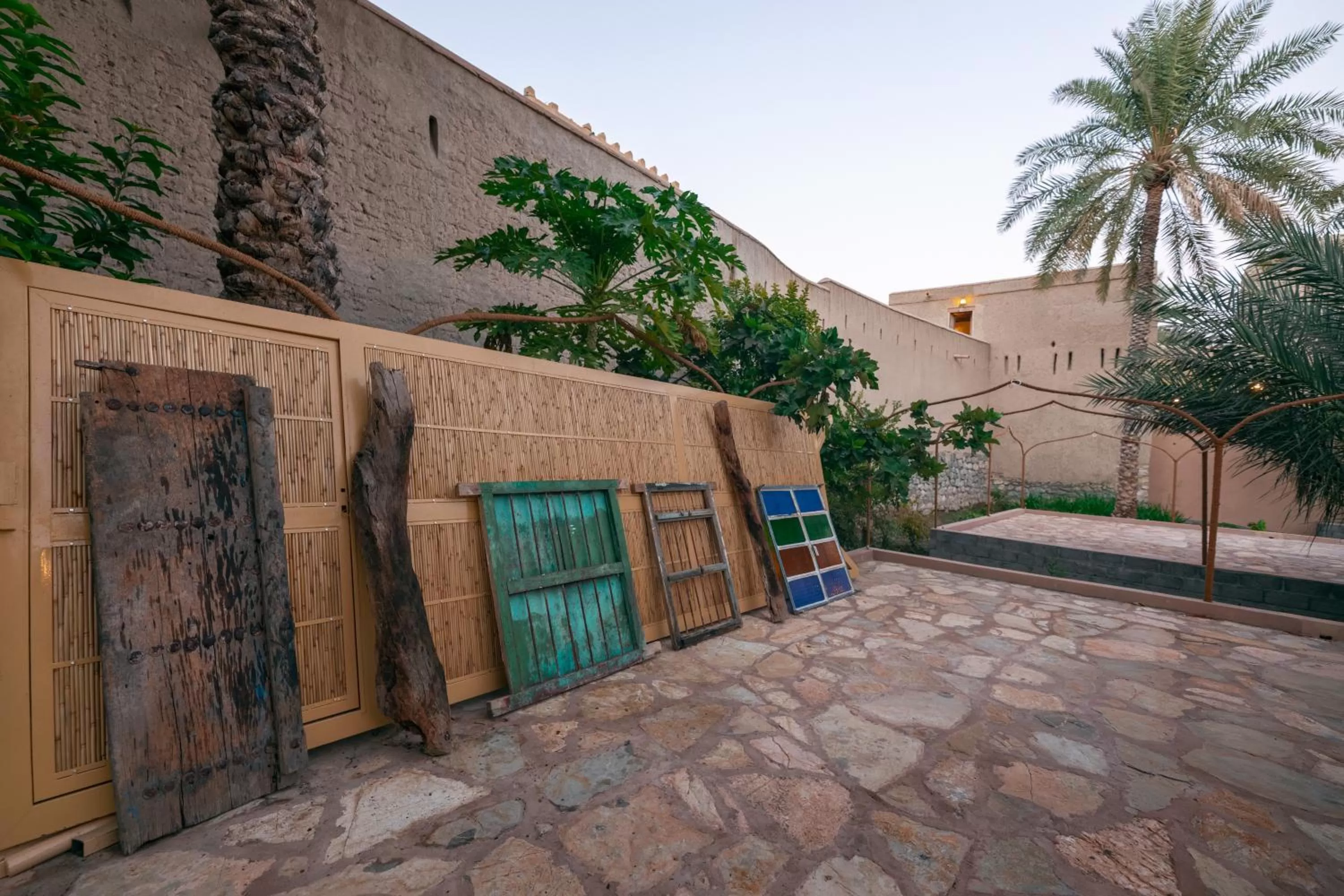 Bustan inn by Alley Escape