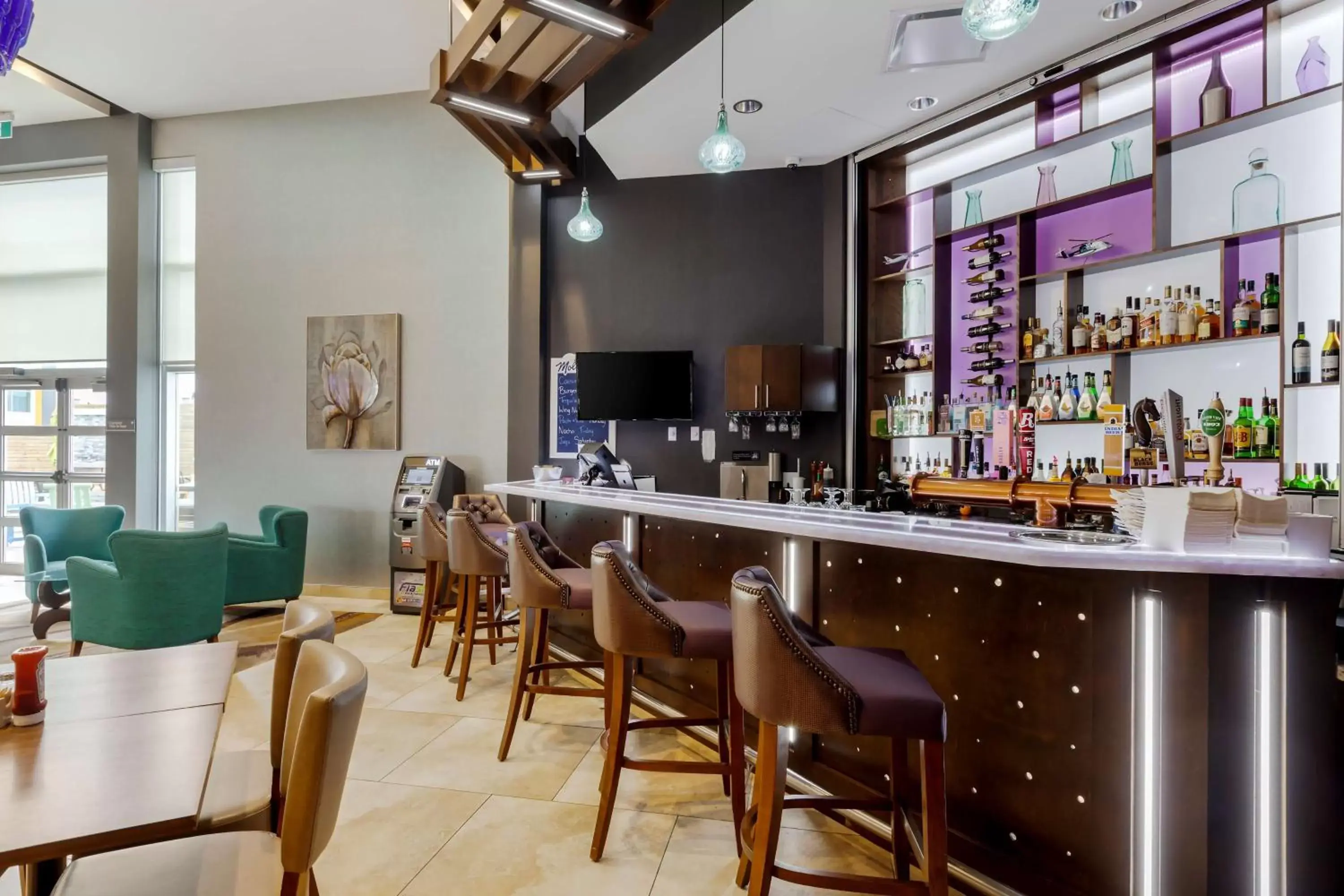 Lounge or bar, Lounge/Bar in Best Western Plus St. John's Airport Hotel and Suites