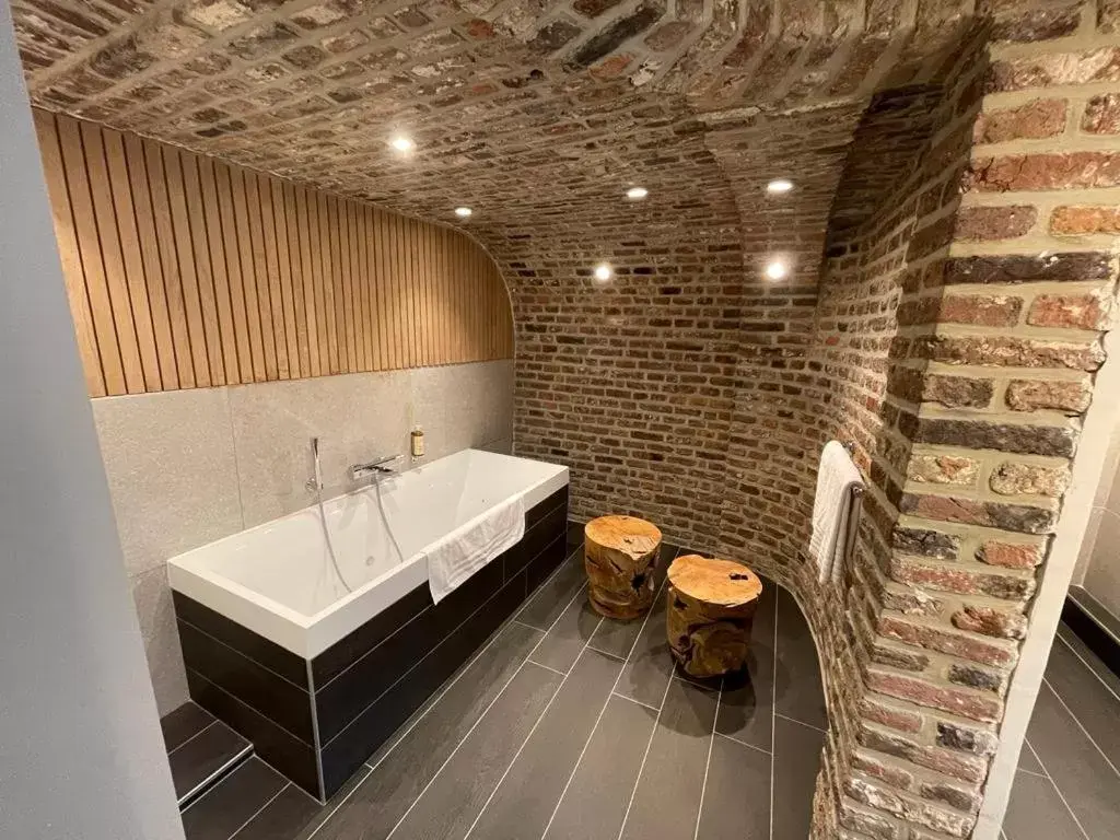 Bathroom in Les Tanneurs