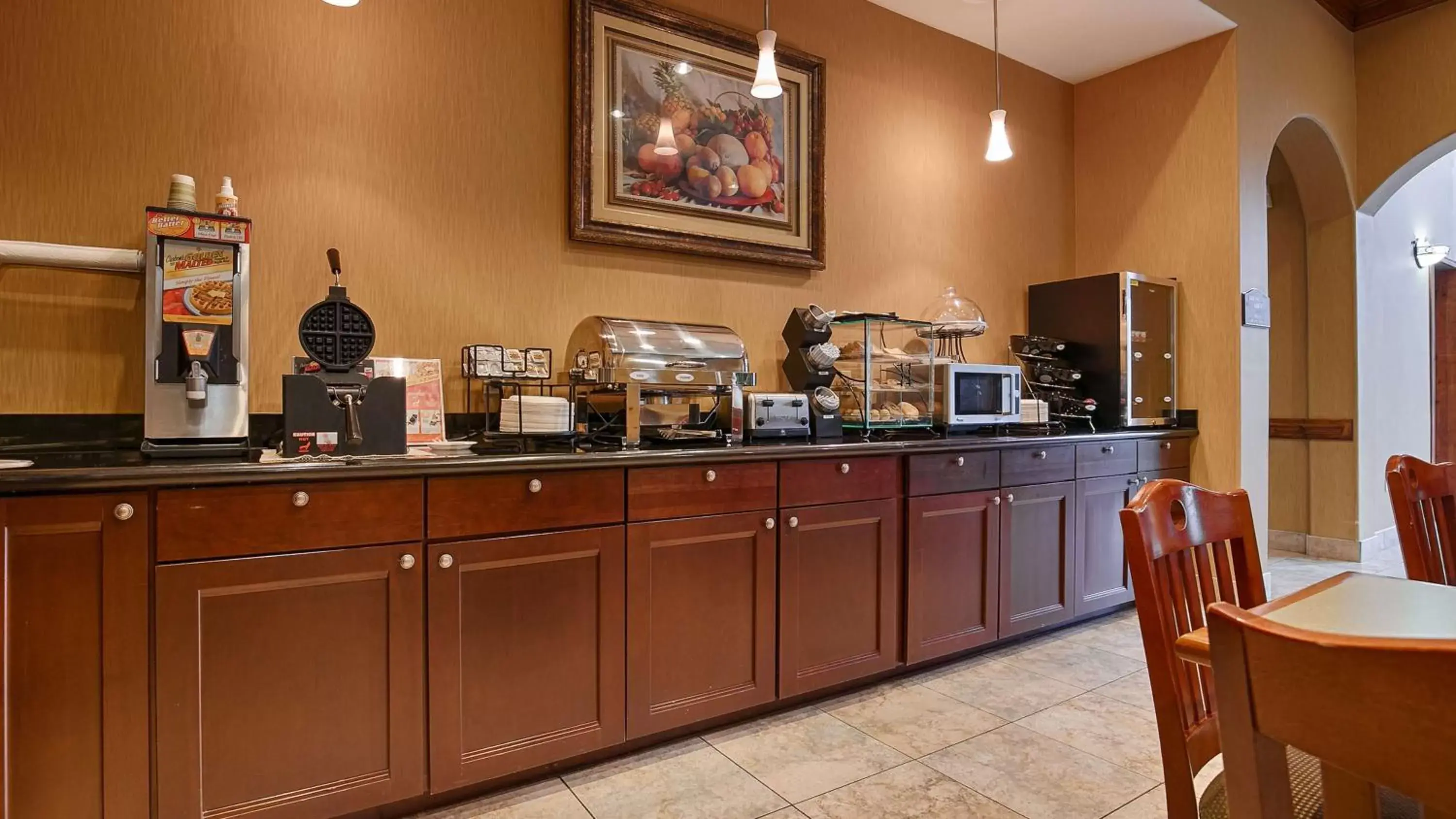 Breakfast in Best Western Plus New Caney Inn & Suites Breakfast in Best Western Plus New Caney Inn & Suites