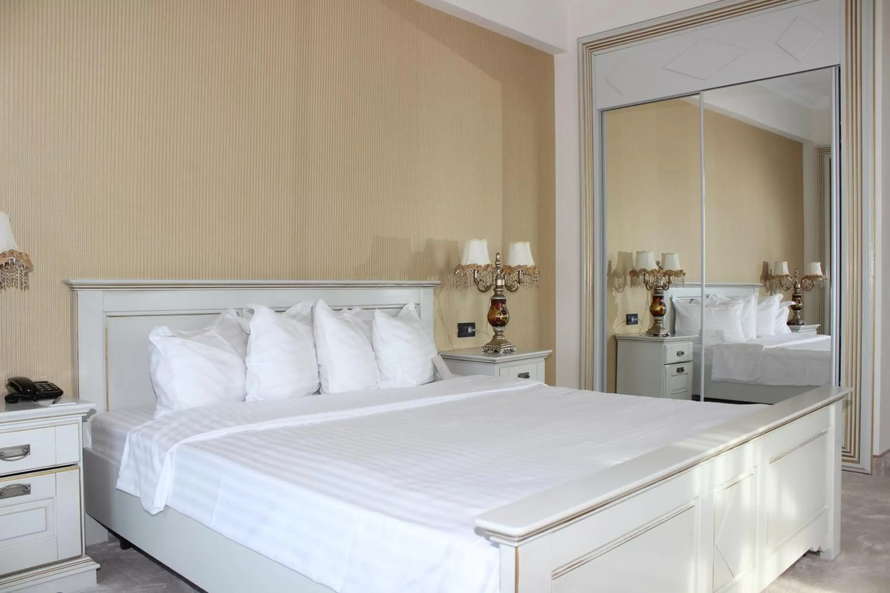 Bedroom, Bed in Phoenicia Grand Hotel