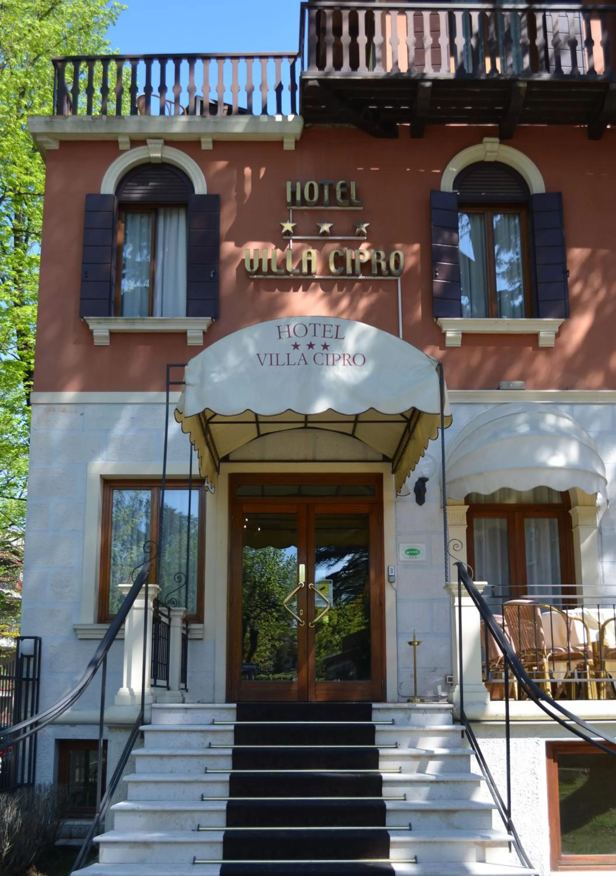 Facade/entrance in Hotel Villa Cipro