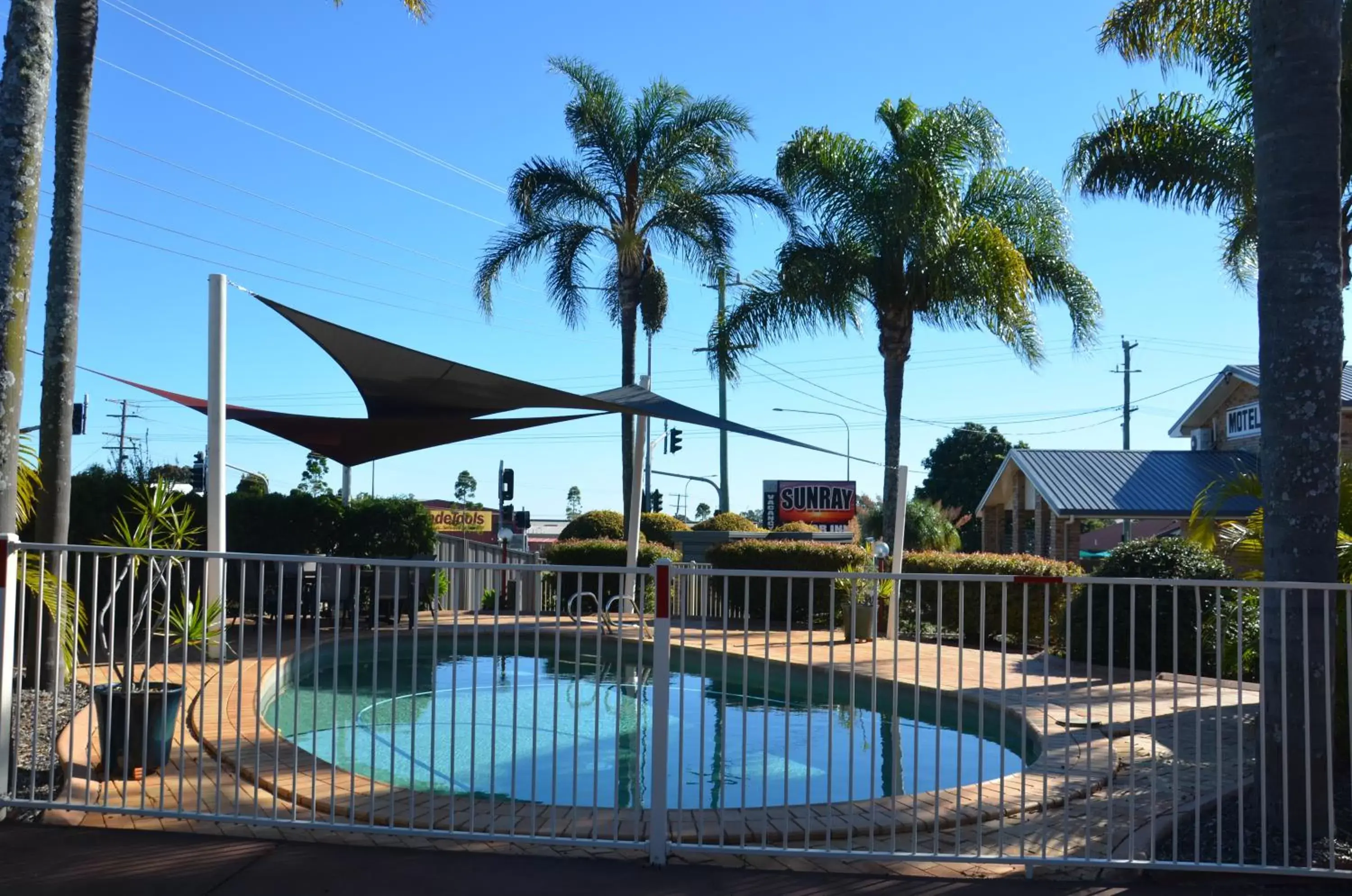 Garden view, Swimming Pool in Sunray Motor Inn