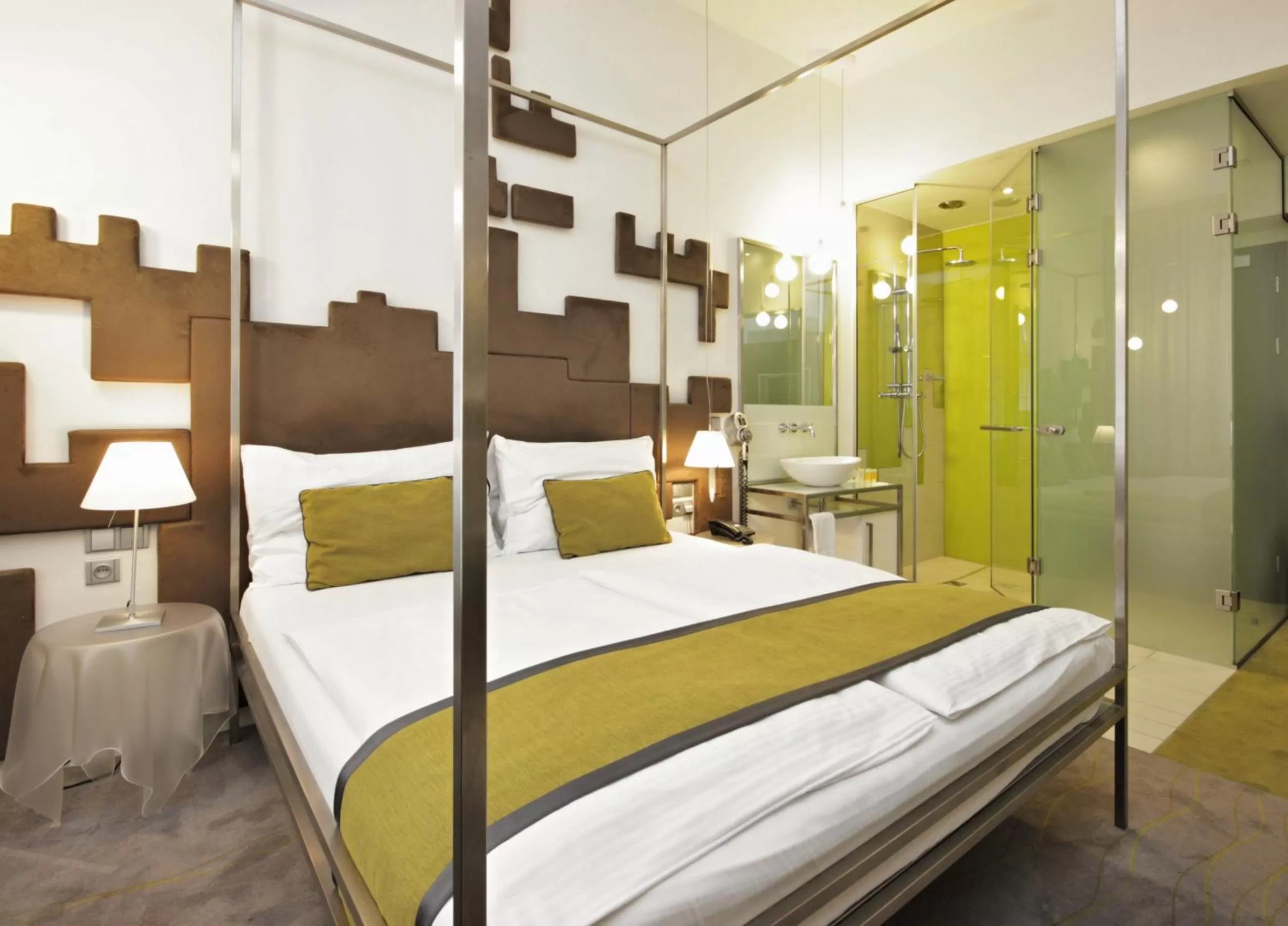 Photo of the whole room, Bed in Pure White