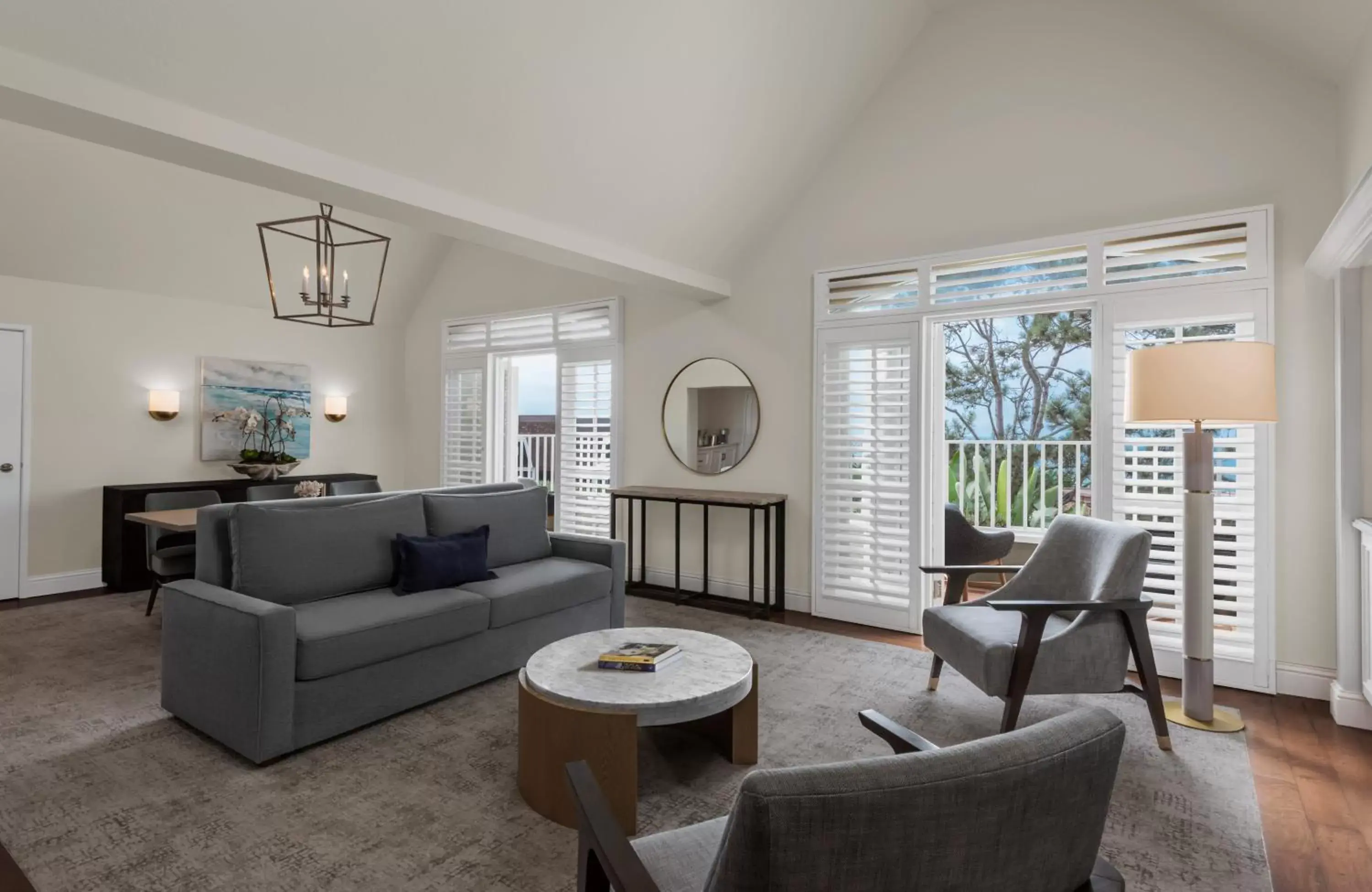 Seating Area in L'Auberge Del Mar Resort and Spa