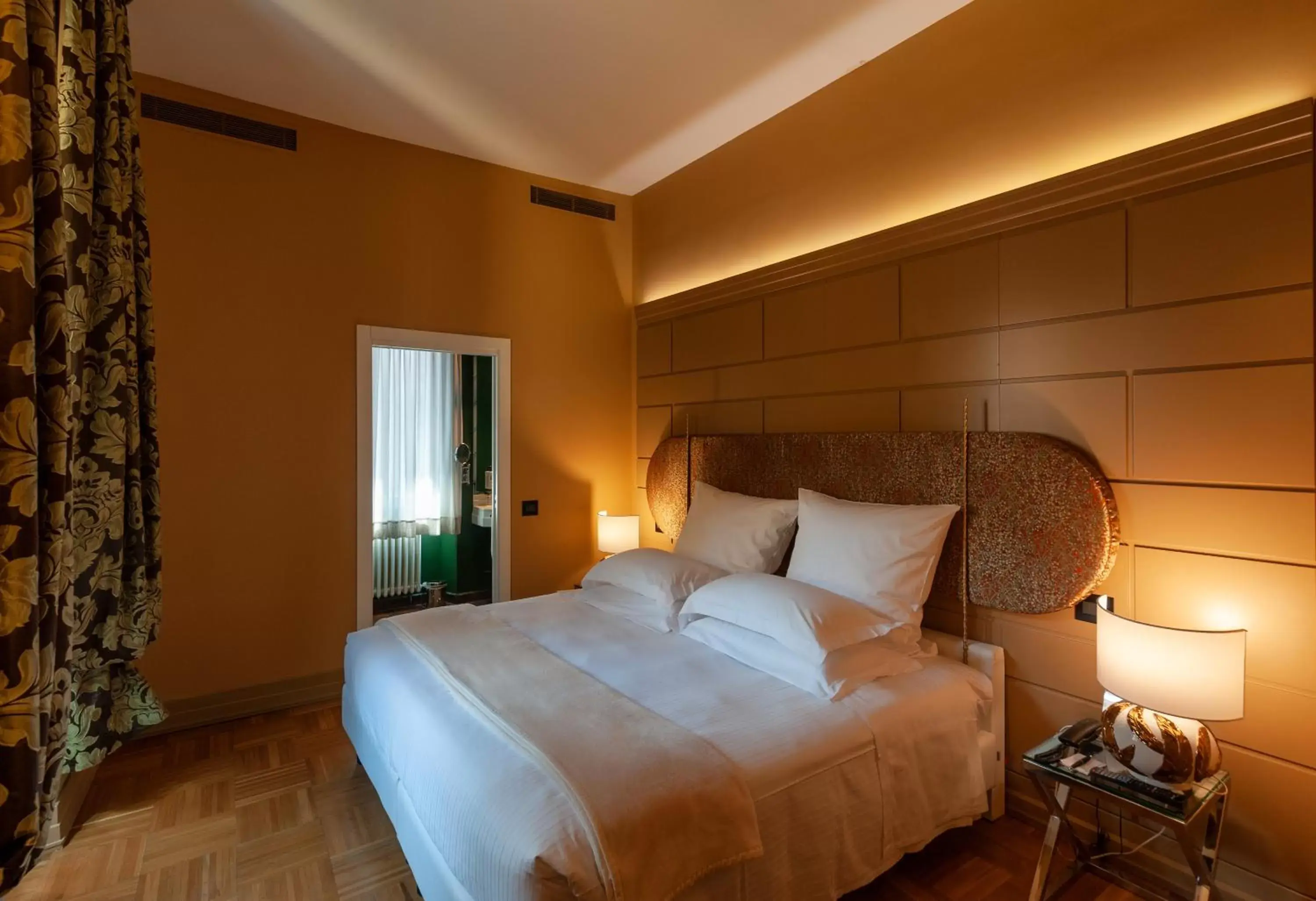 Bed in Hotel Firenze Number Nine