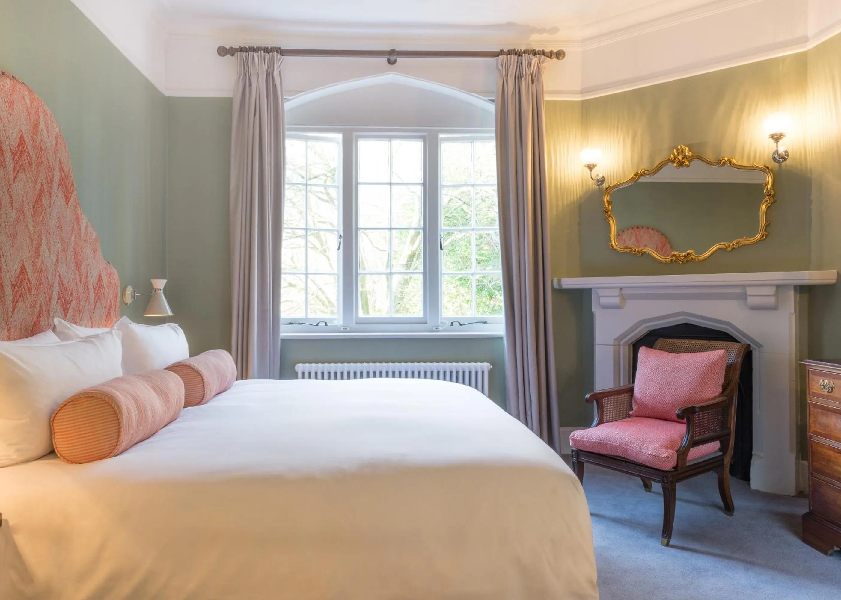 Bedroom, Bed in Burley Manor