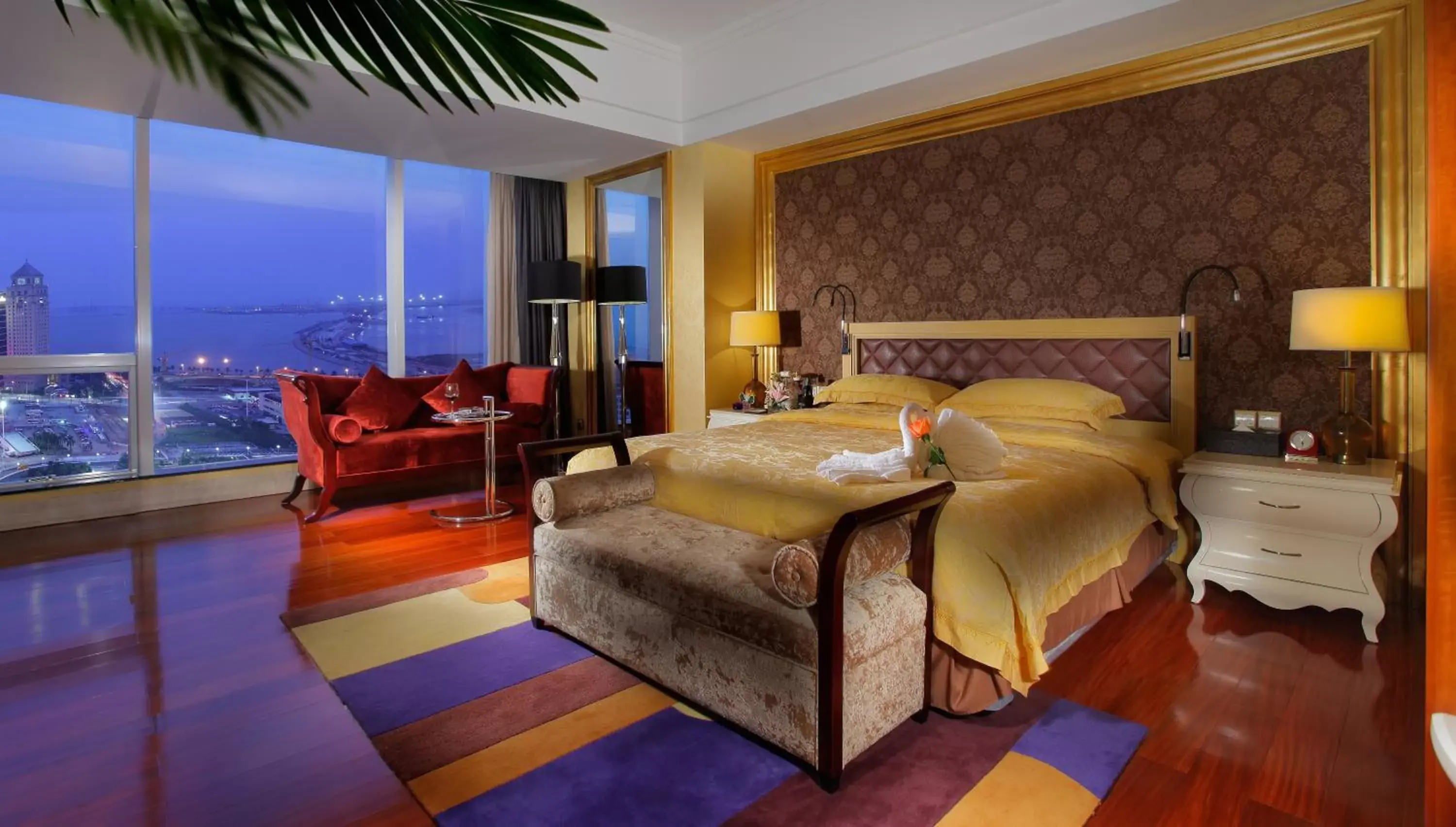 Bed in Zhuhai Charming Holiday Hotel-Free Welcome Fruit Plate