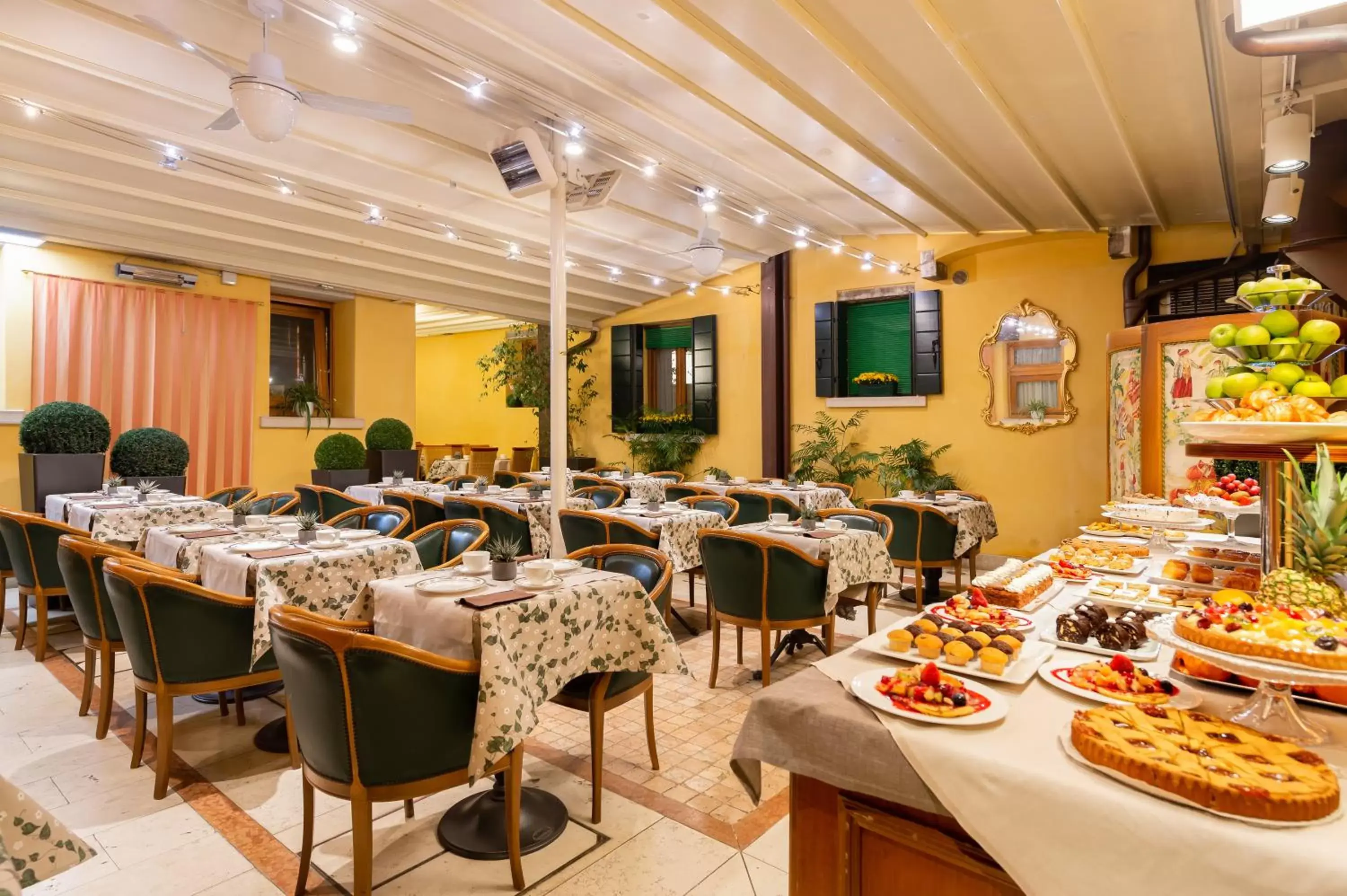 Buffet breakfast, Restaurant/Places to Eat in Hotel Santa Marina