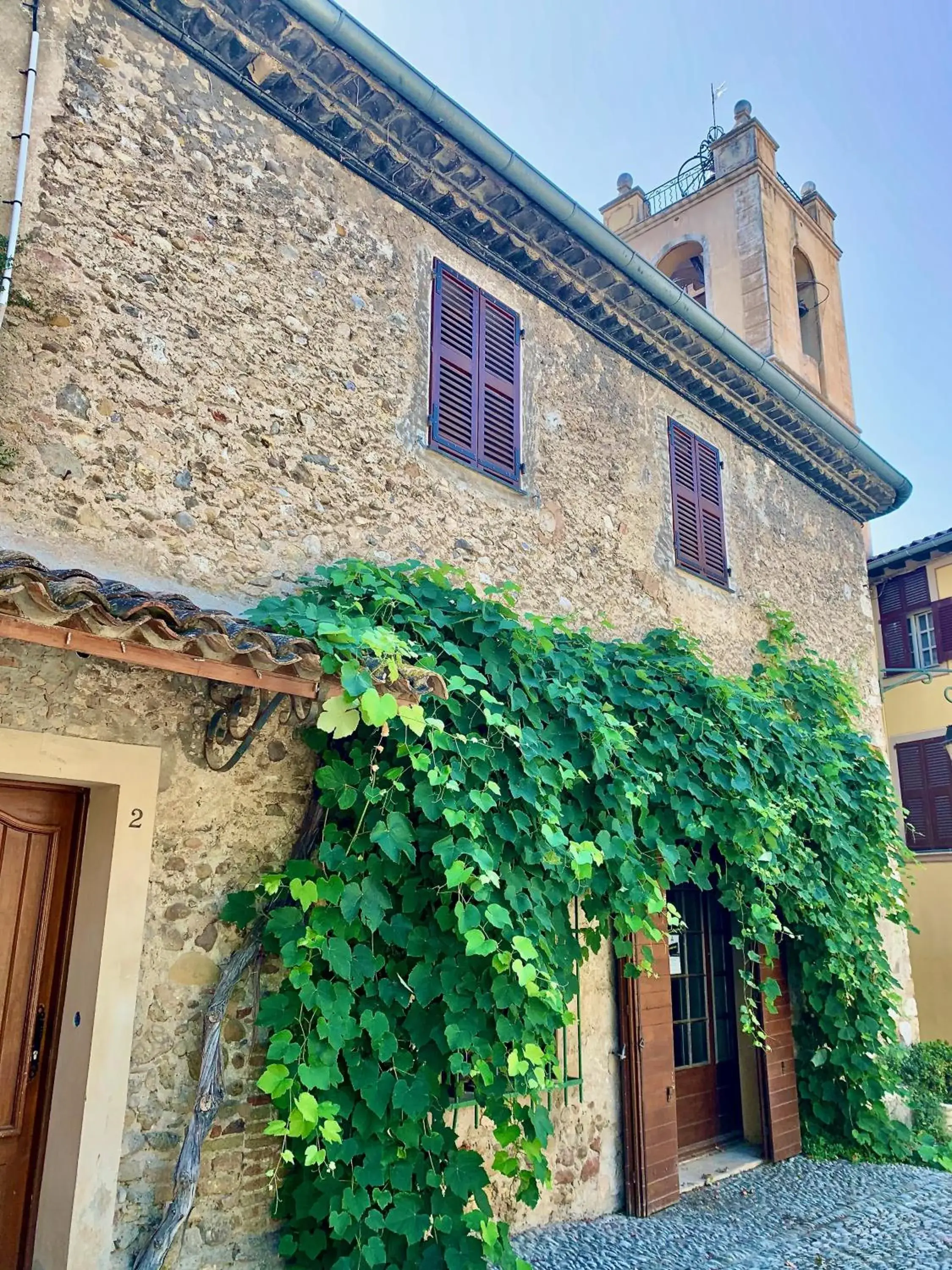 Property Building in Château Le Cagnard