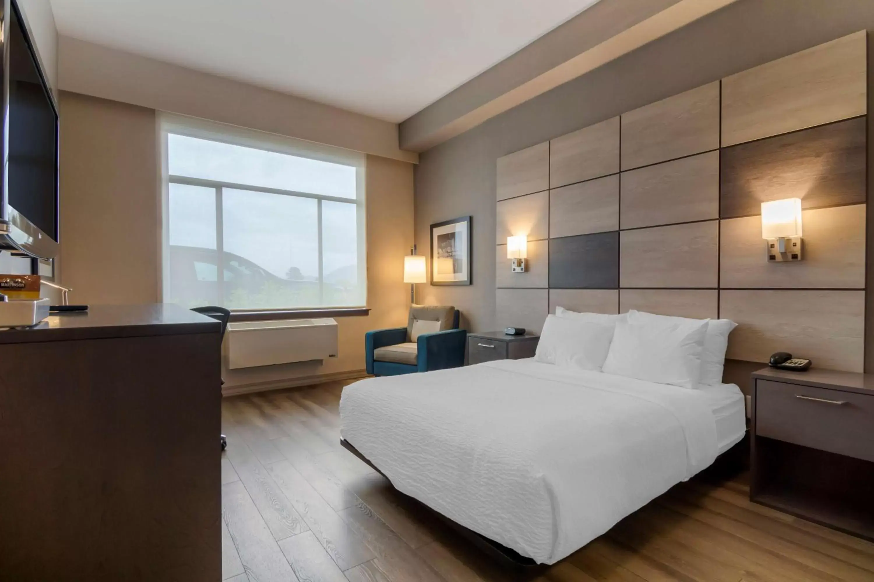 Bedroom in Best Western Premier Aberdeen Kamloops
