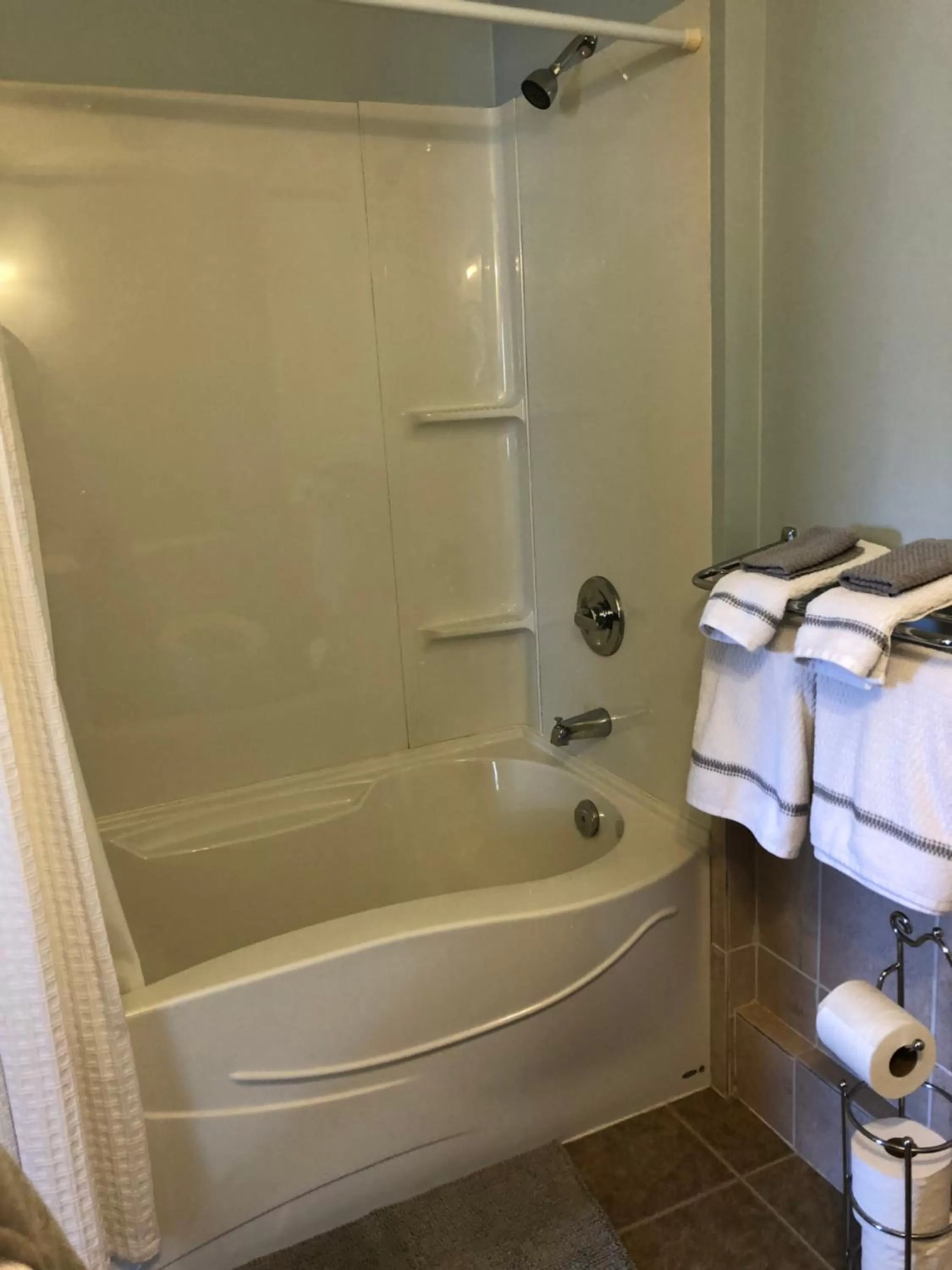 Alma Shore Lane Suites & Cottages