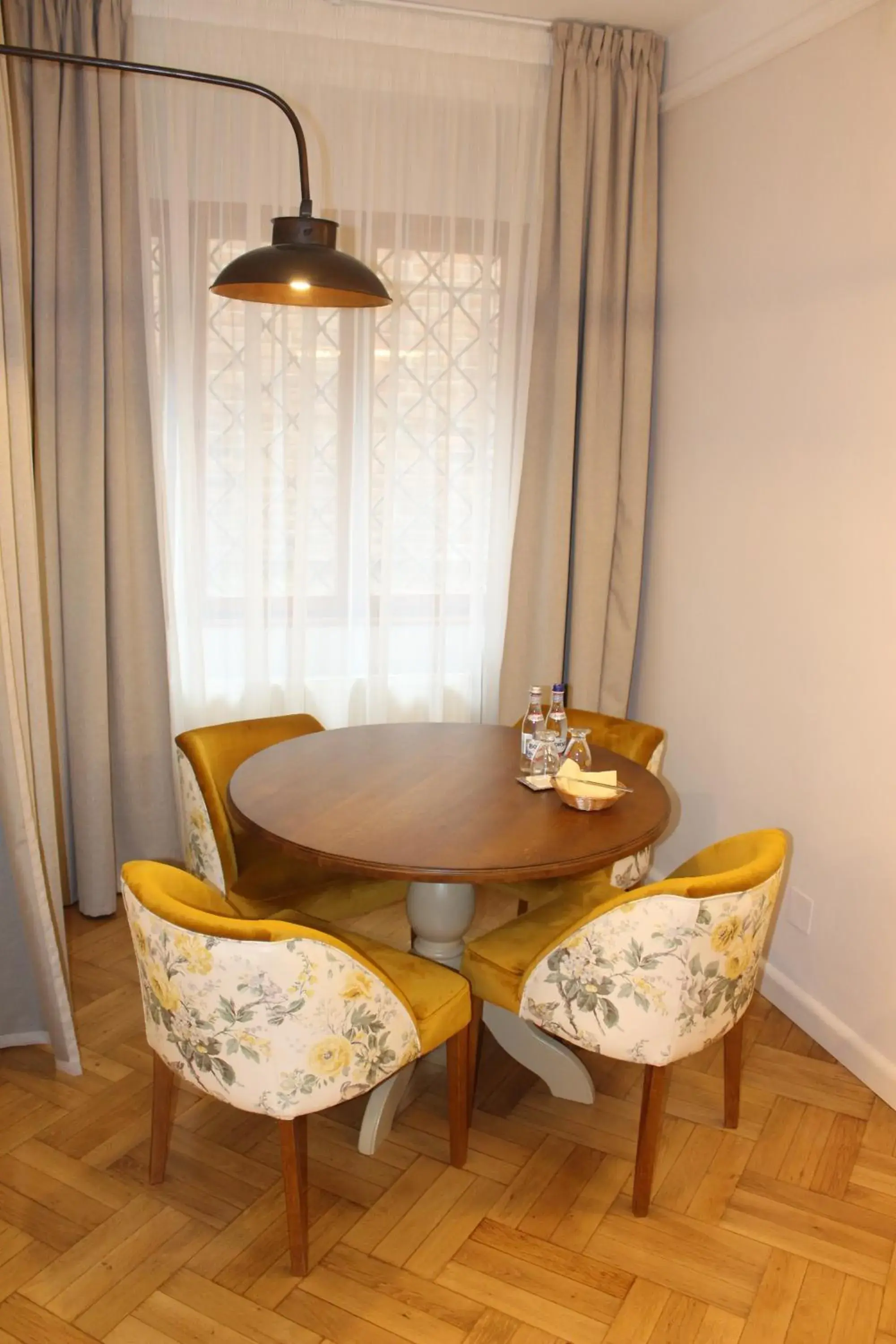 Seating area, Dining Area in Casa Cranta