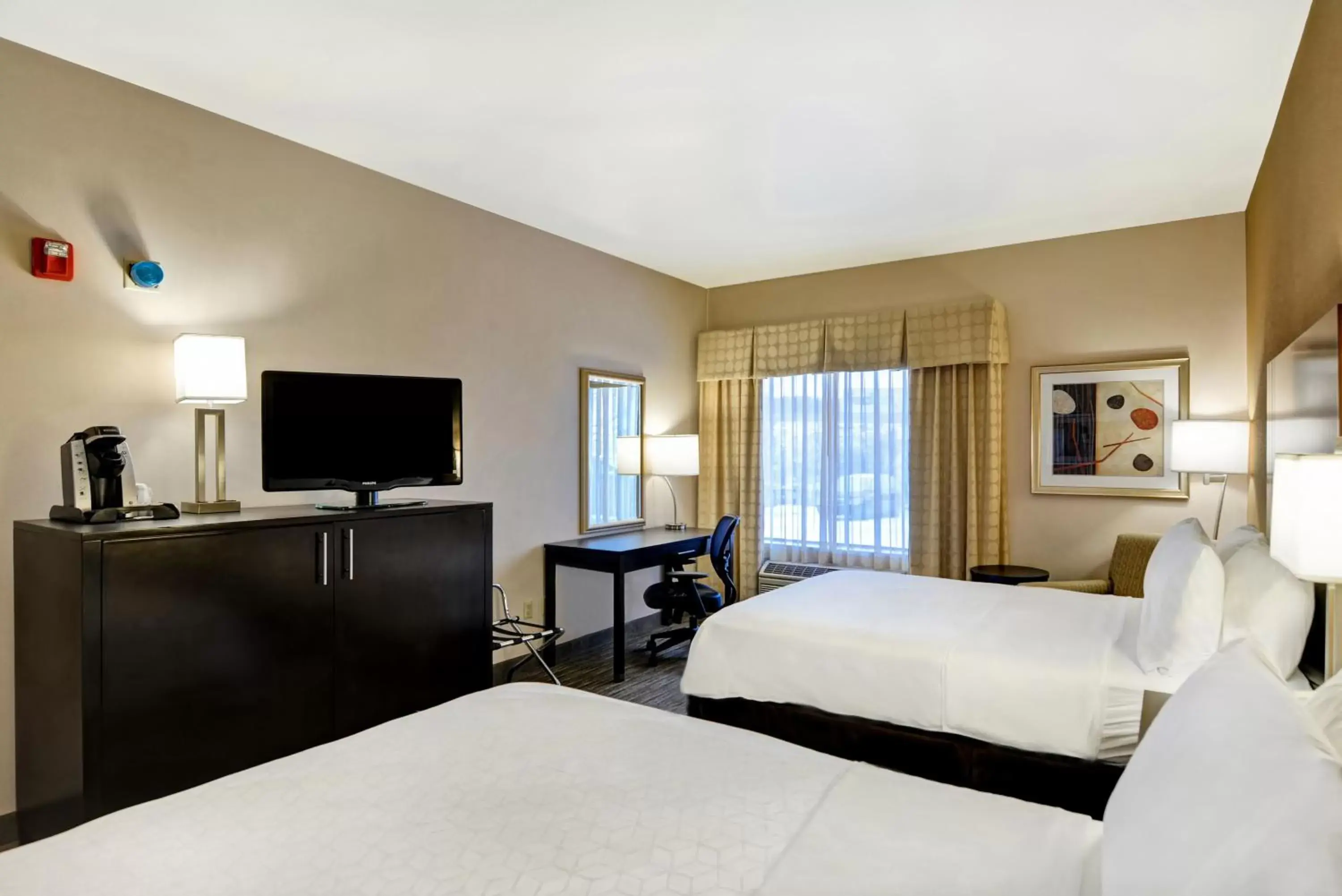 Photo of the whole room, TV/Entertainment Center in Holiday Inn Express Hotel & Suites Milwaukee-New Berlin, an IHG Hotel