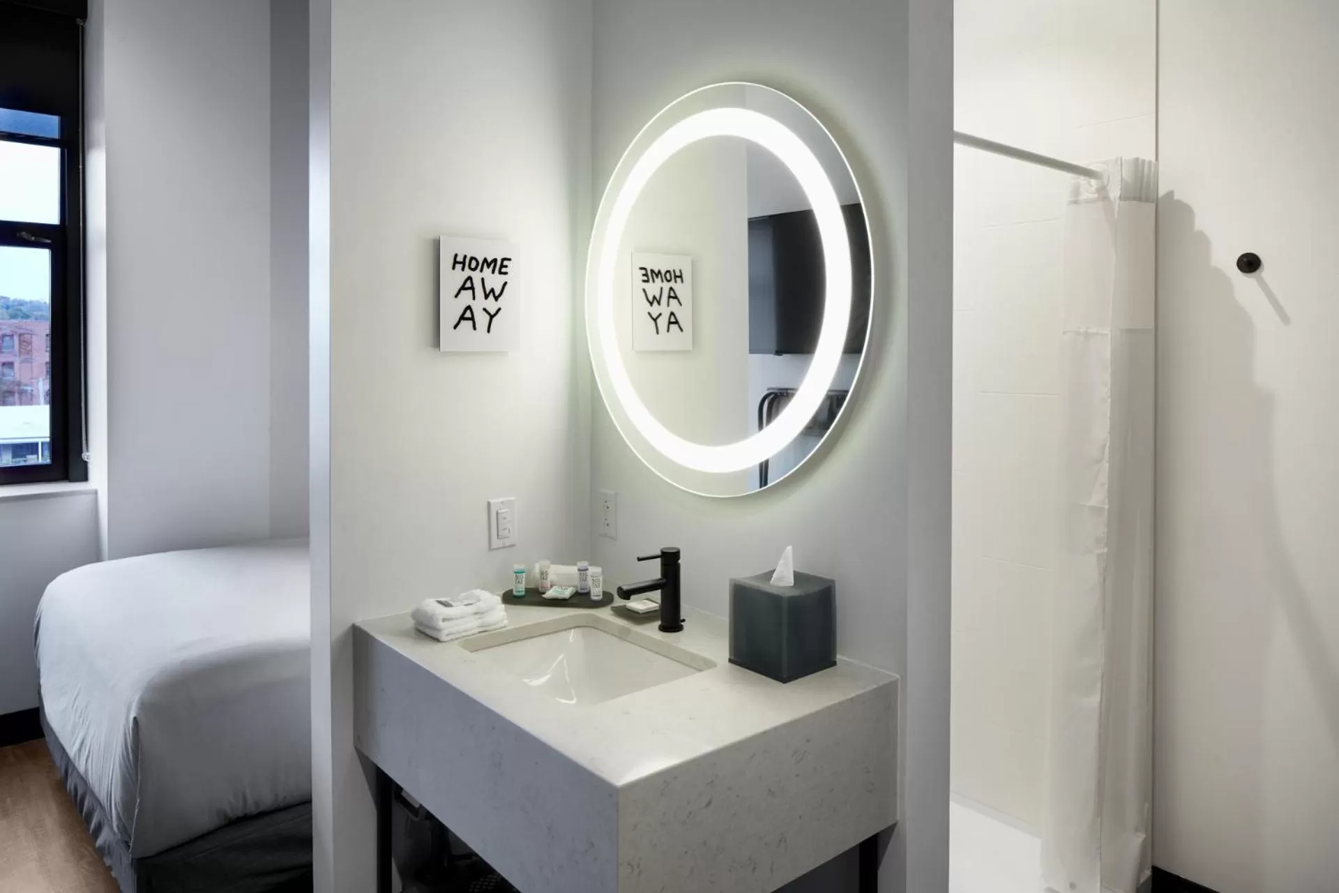 Bathroom, Bed in TRYP by Wyndham Pittsburgh/Lawrenceville