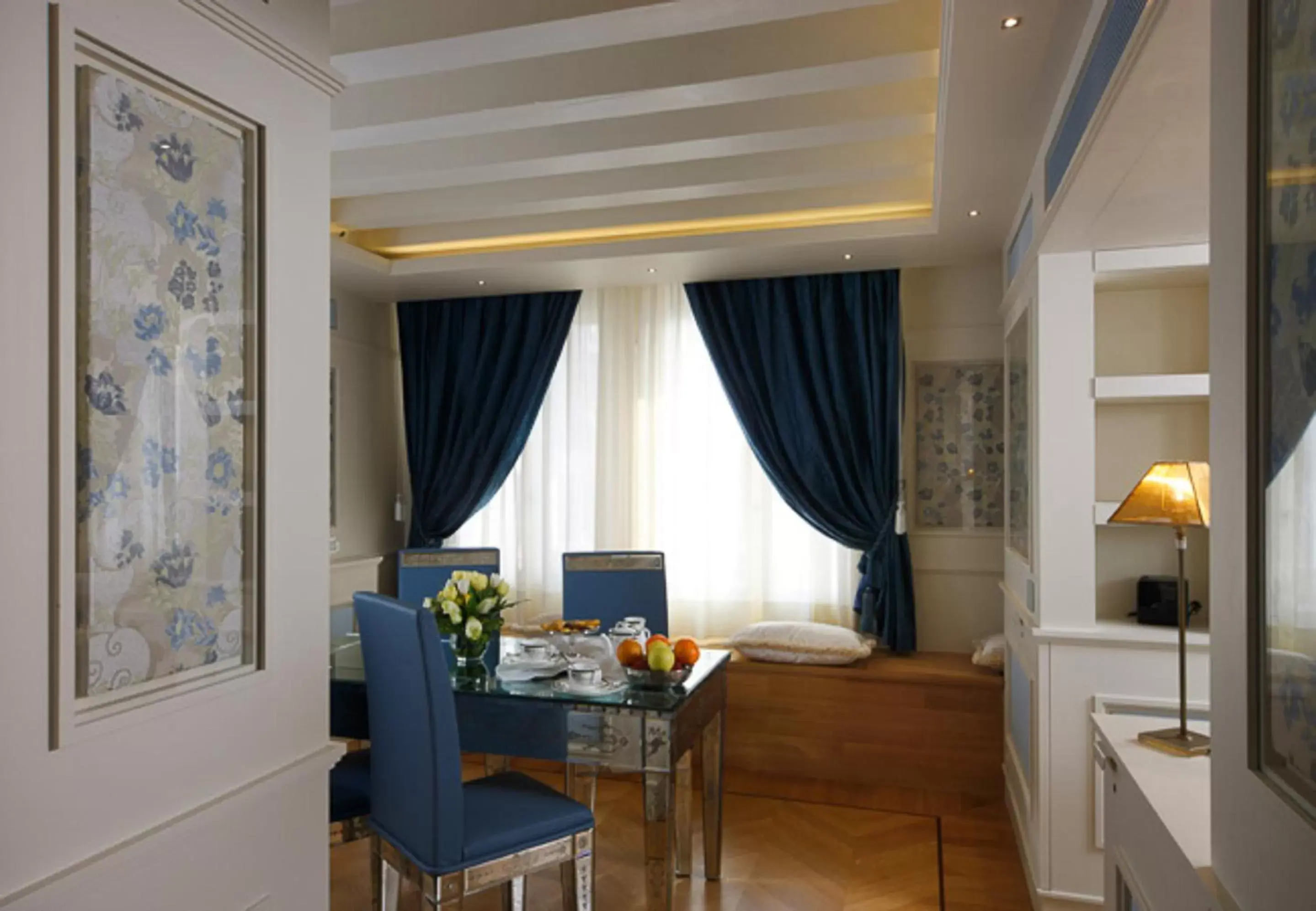 Shower, Dining Area in Canaletto Luxury Suites - San Marco Luxury