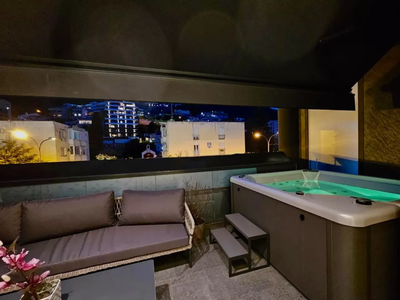 Hot Tub in Apartments PERLA Budva