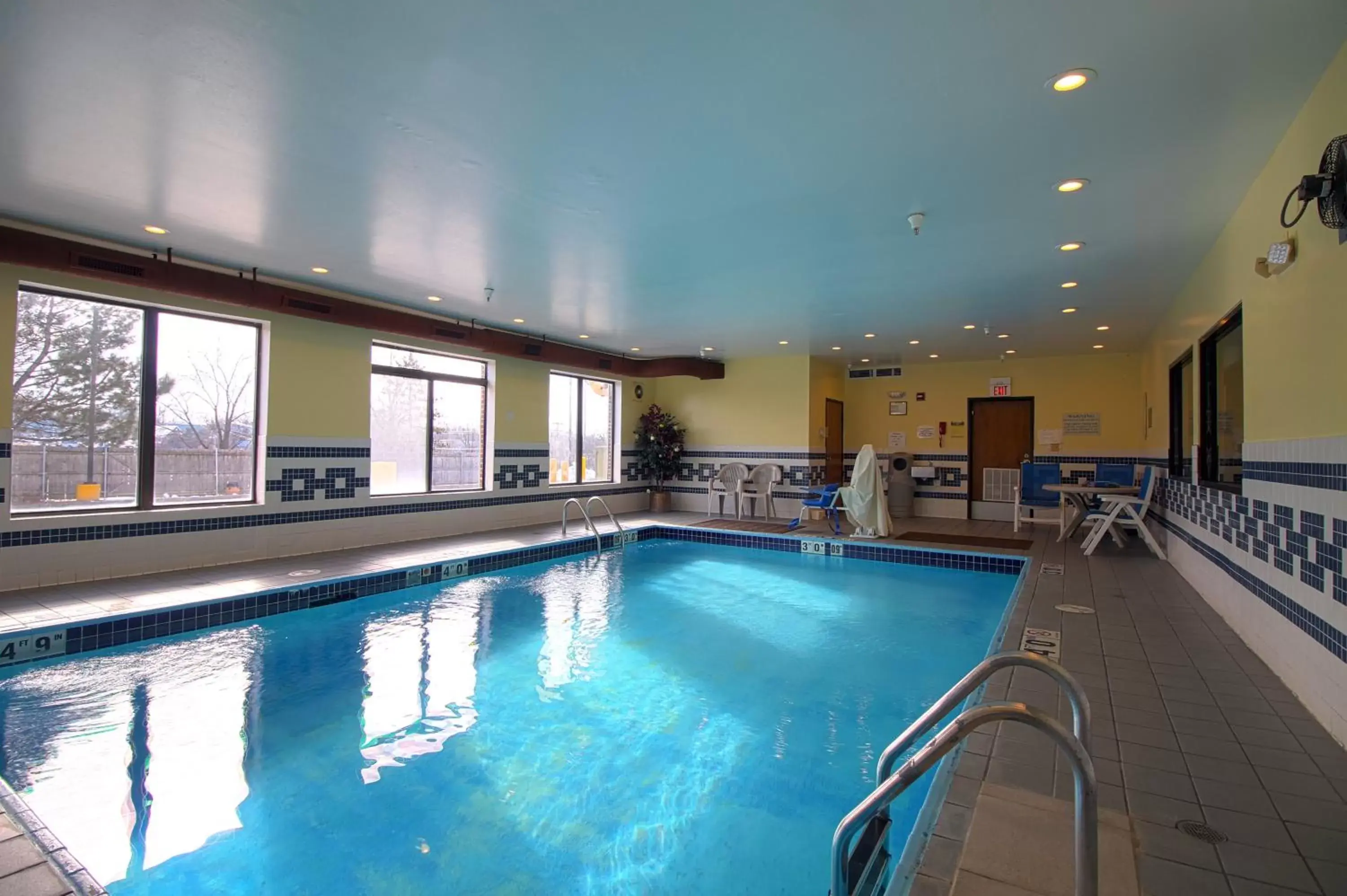 Swimming Pool in Geneva Motel Inn