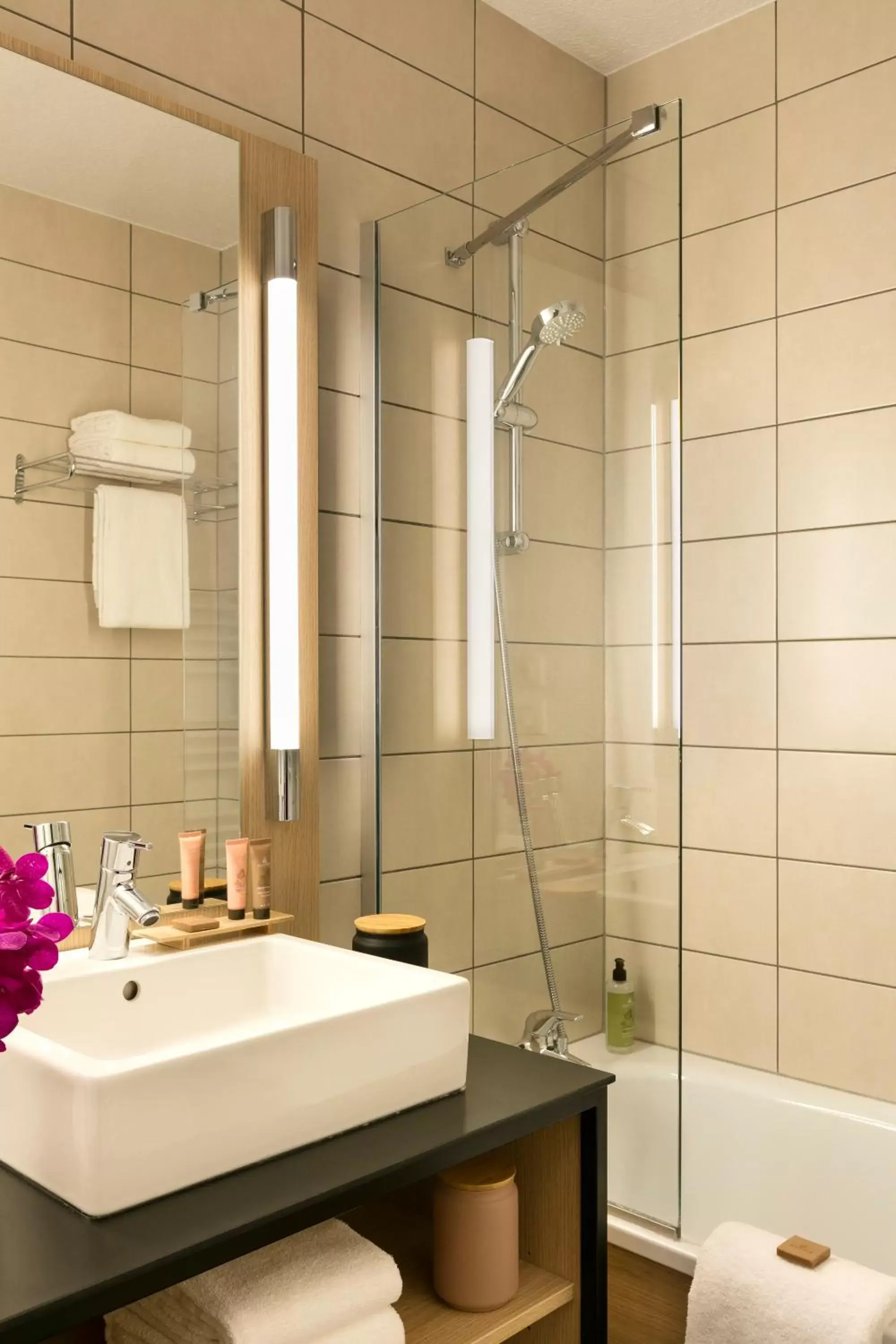 Bathroom in Citadines Kléber Strasbourg Bathroom in Citadines Kléber Strasbourg