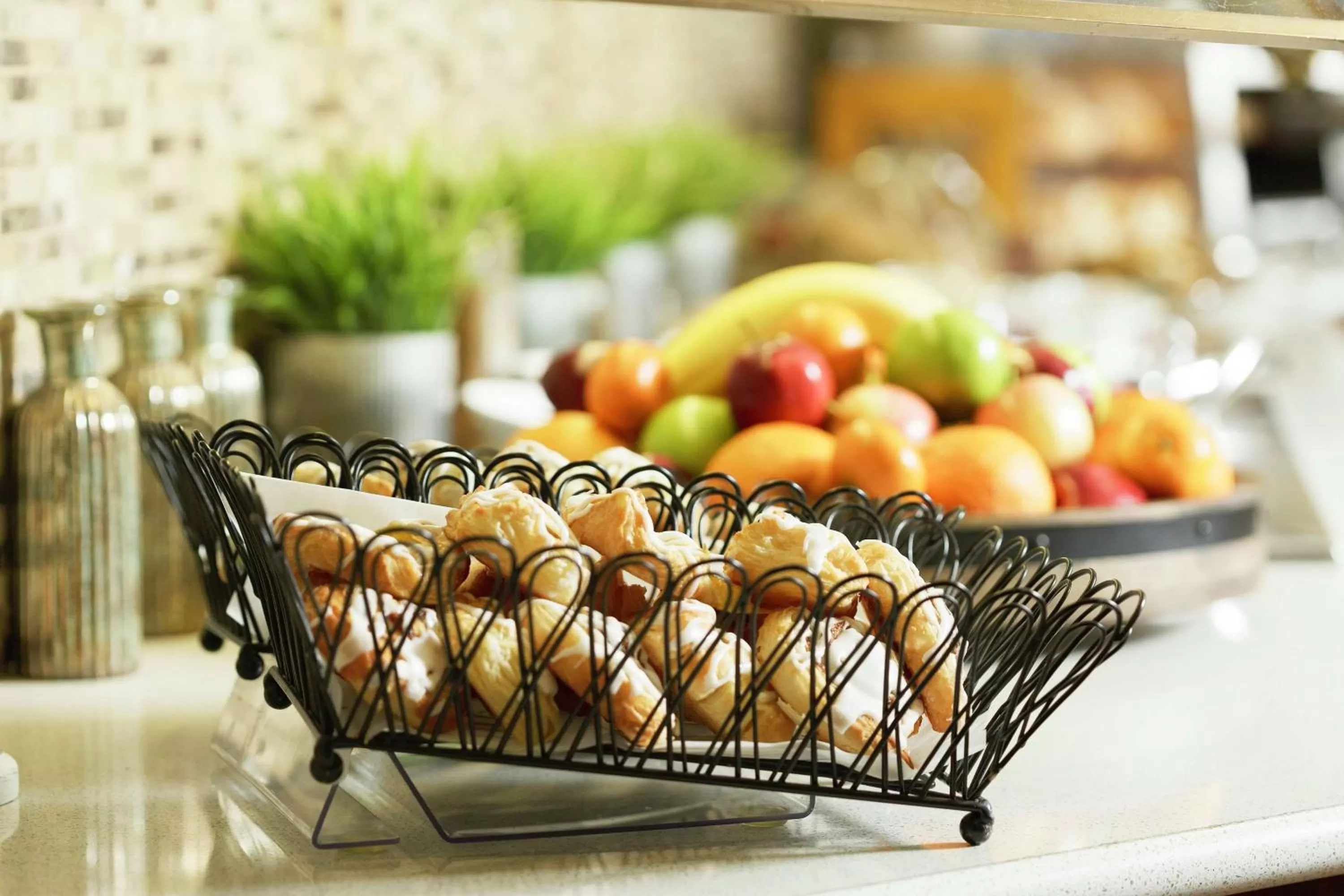 Dining area in DoubleTree by Hilton Spokane City Center