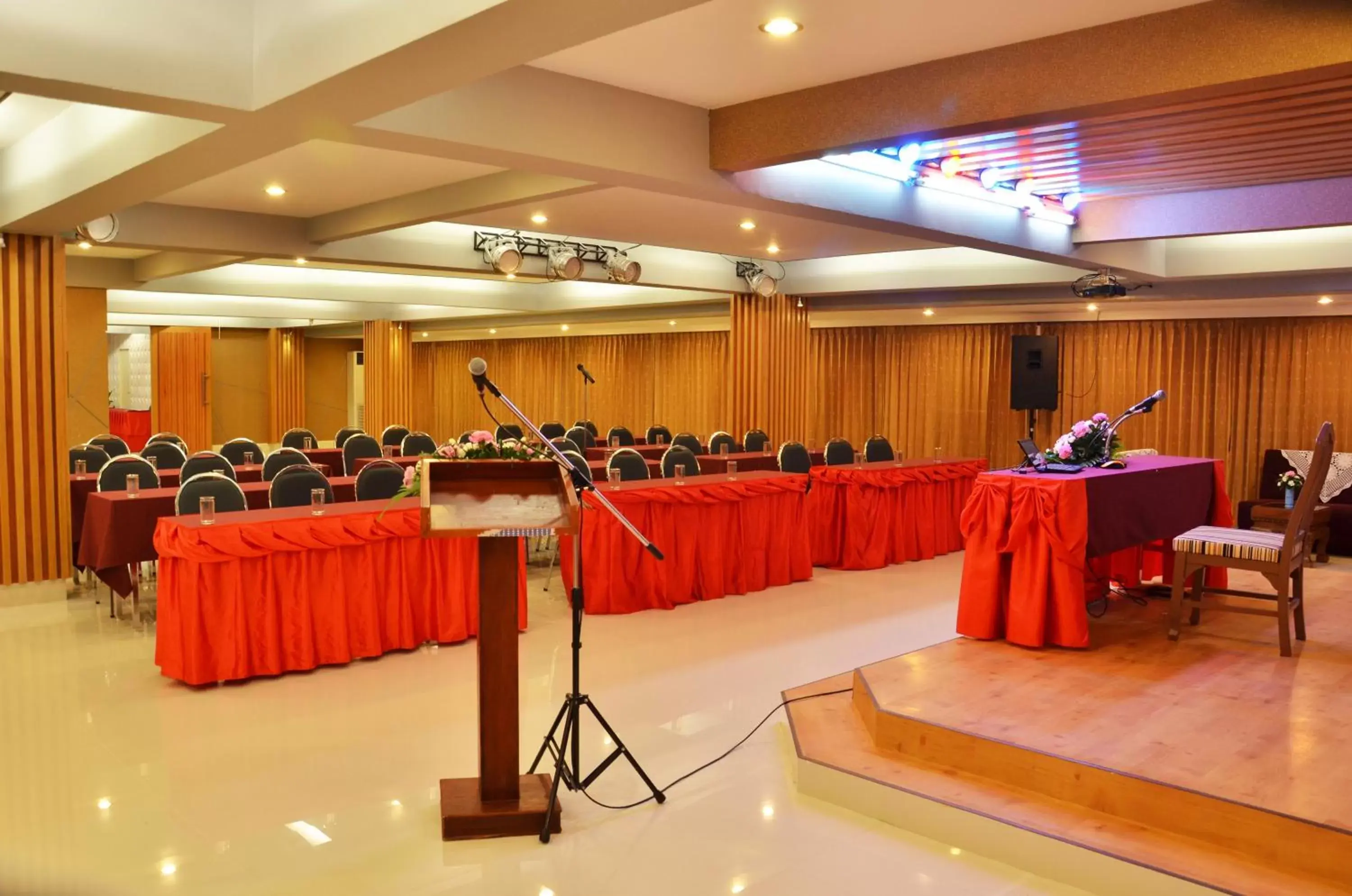 Meeting/conference room in Friendlytel Hotel