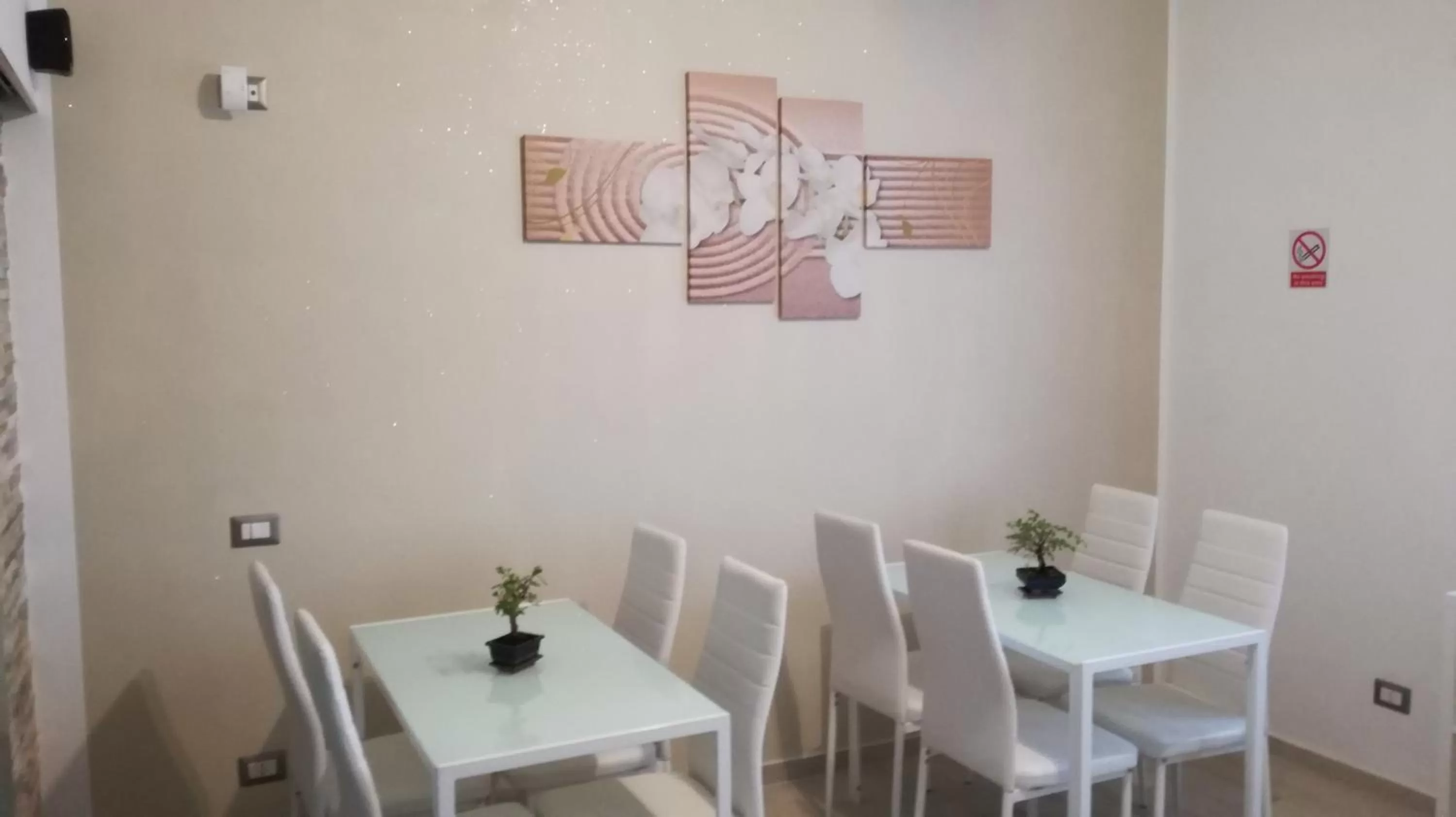 Dining Area in Bonsai Bed & Breakfast