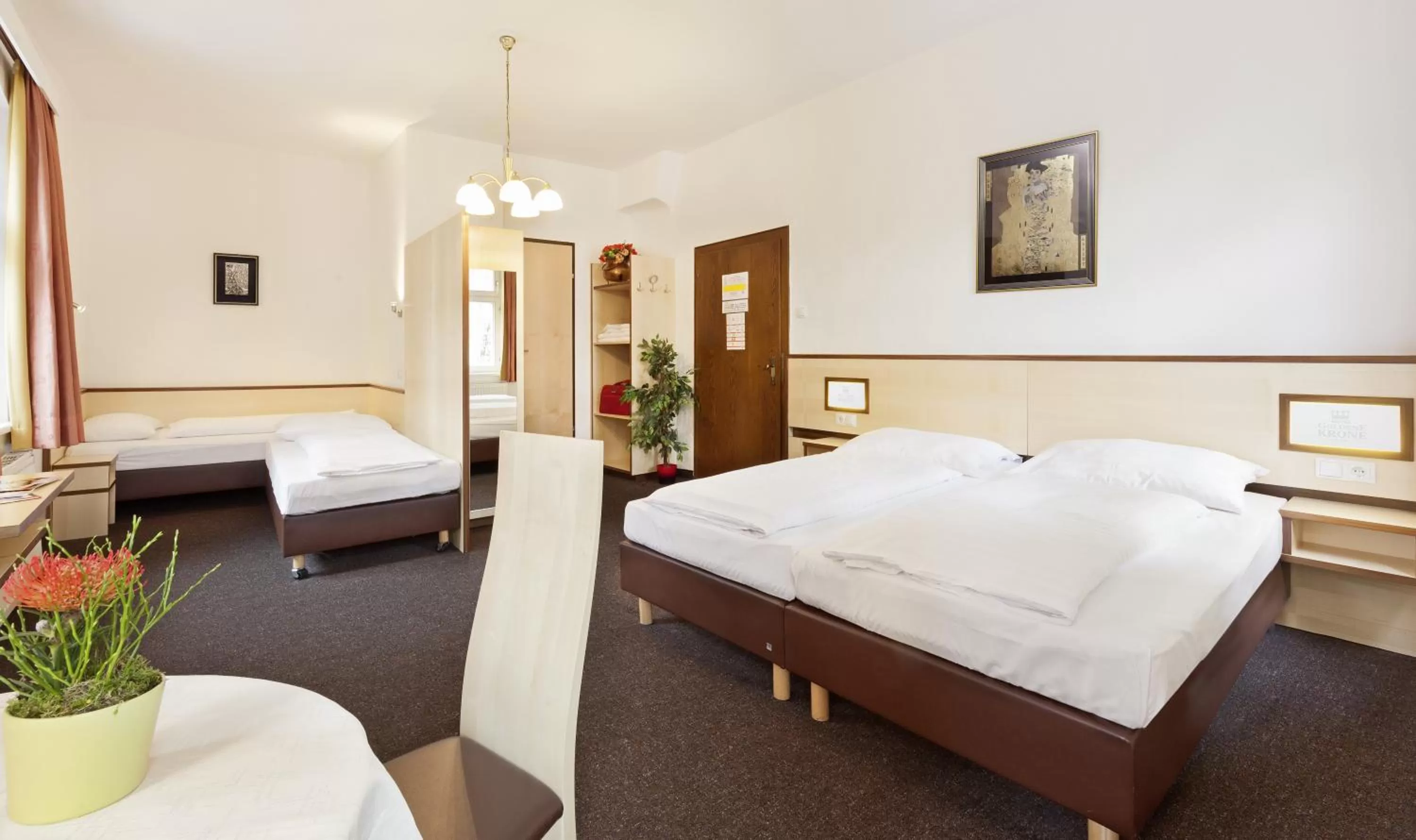 Bed in Hotel Goldene Krone Innsbruck