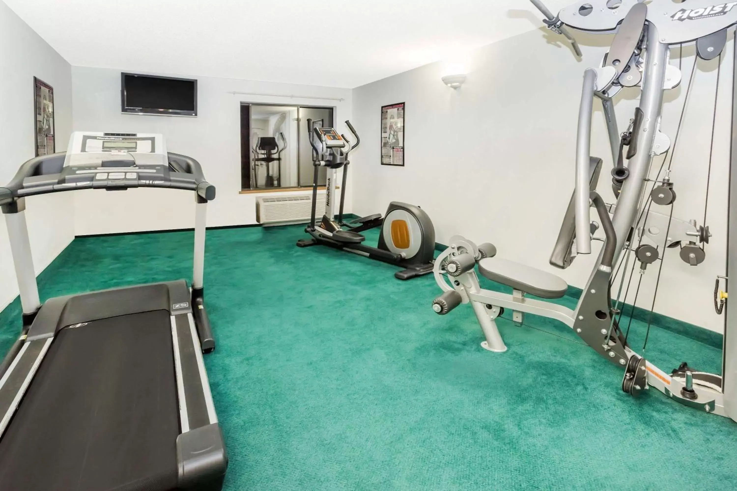 Fitness centre/facilities, Fitness Center/Facilities in Boarders Inn & Suites by Cobblestone Hotels Columbus