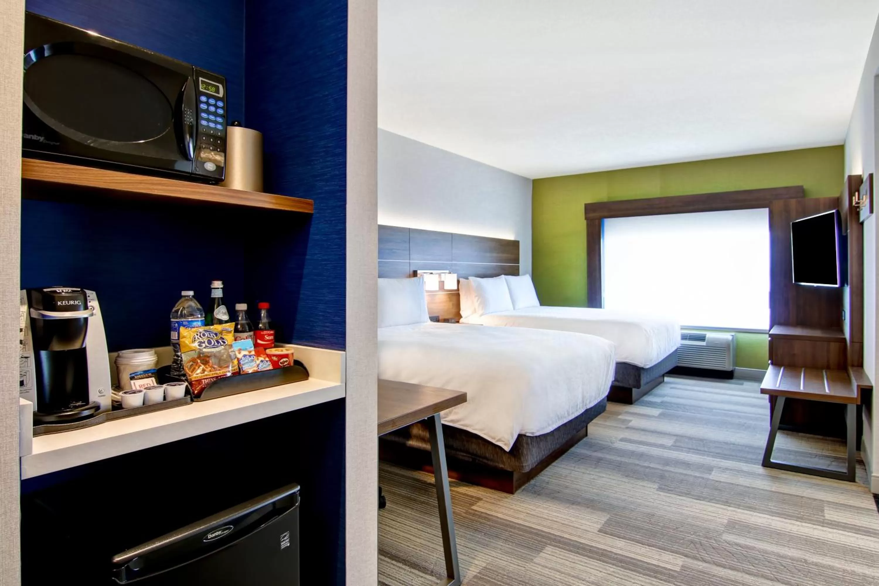 Photo of the whole room, Bed in Holiday Inn Express Hotel & Suites Toronto - Markham by IHG