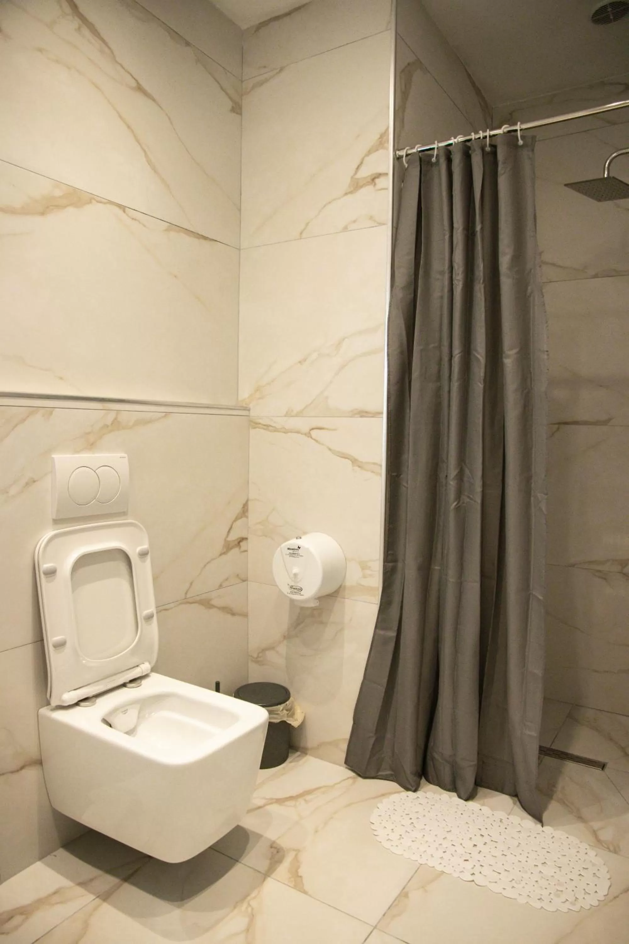 Shower in Hotel Blini