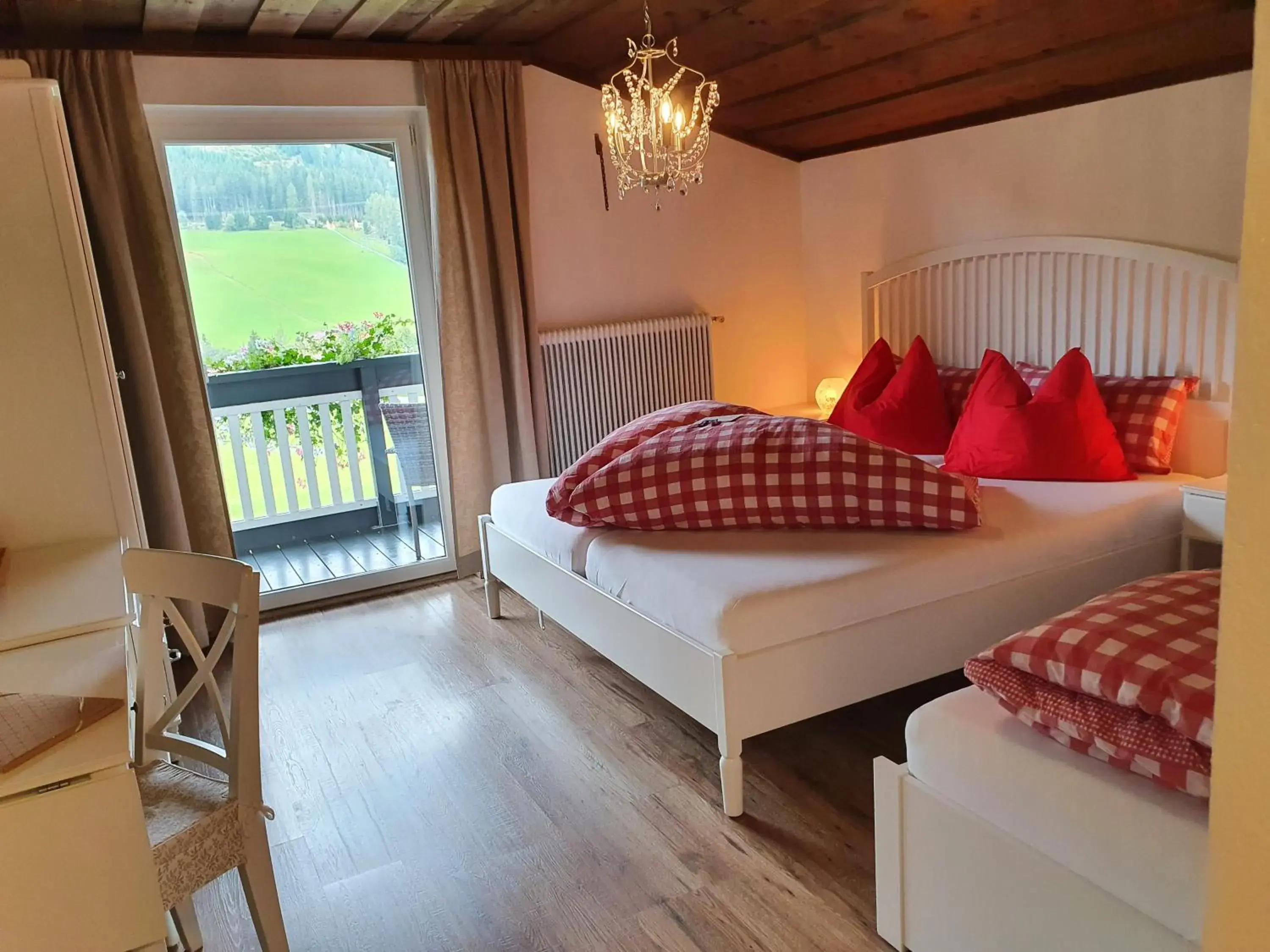 Photo of the whole room, Bed in Alpenhof