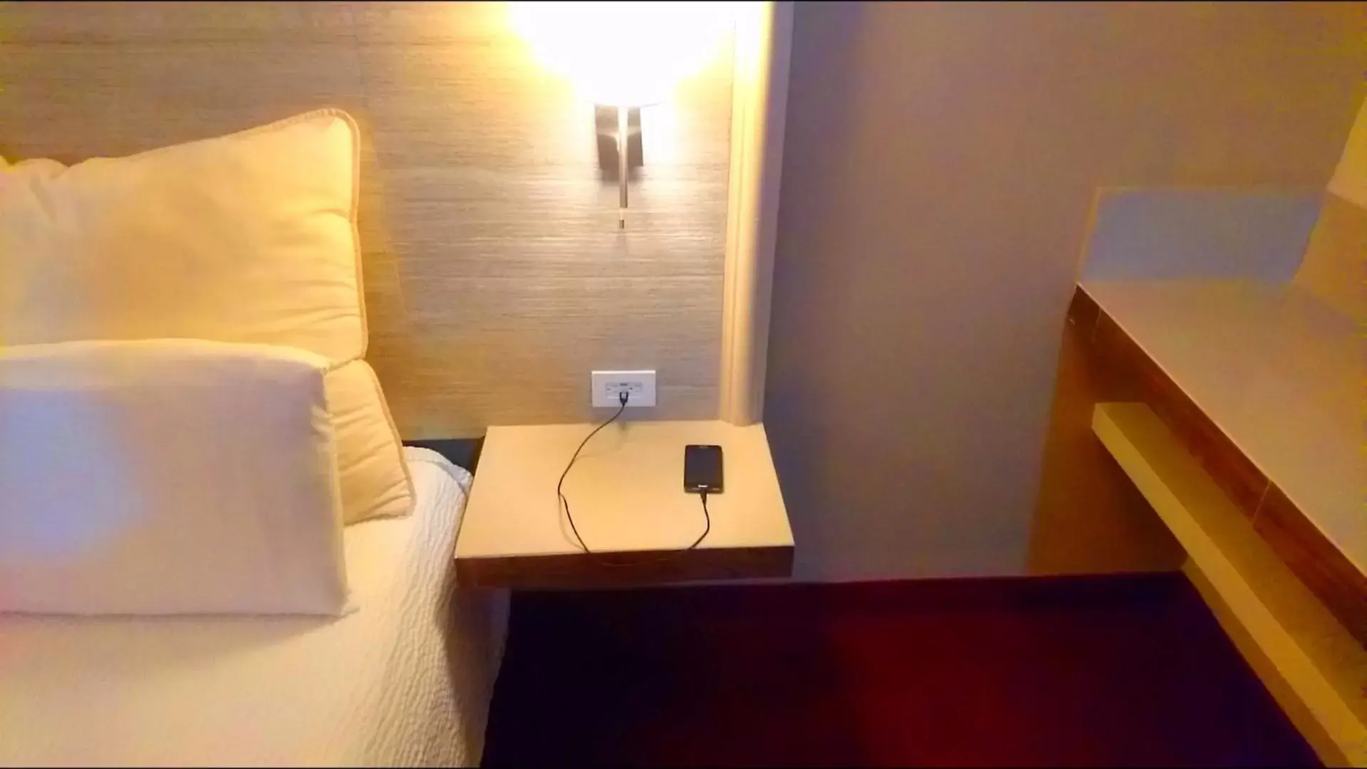 Bedroom, Bed in Hotel Royal Inn