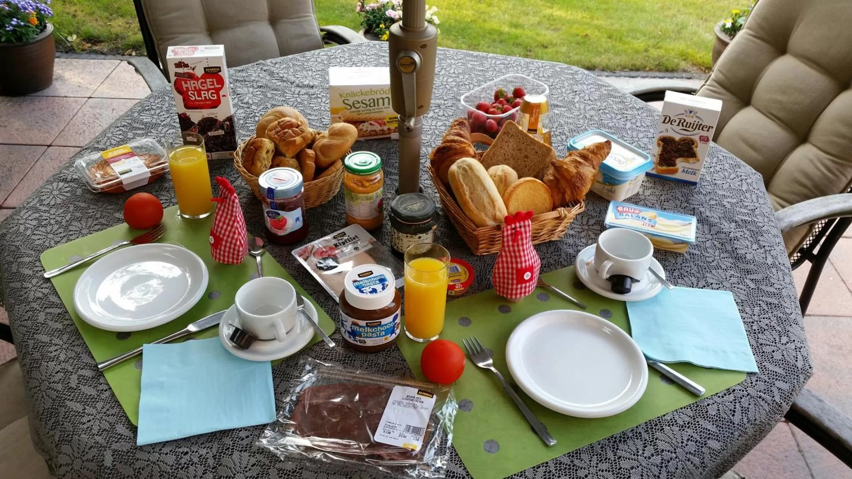 Continental breakfast in B&B de Wiekeborg