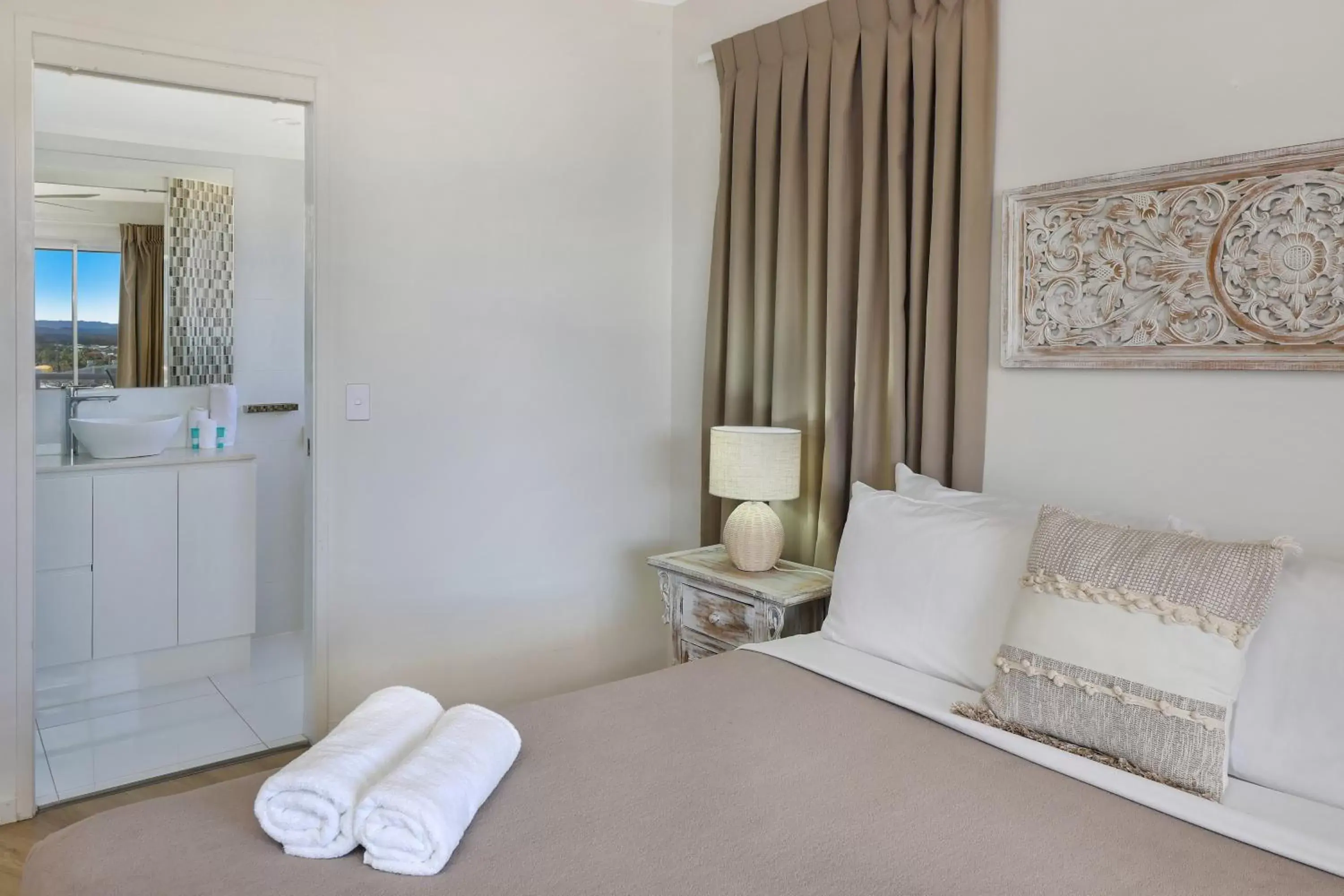 Bathroom, Bed in Beachside Resort Kawana Waters