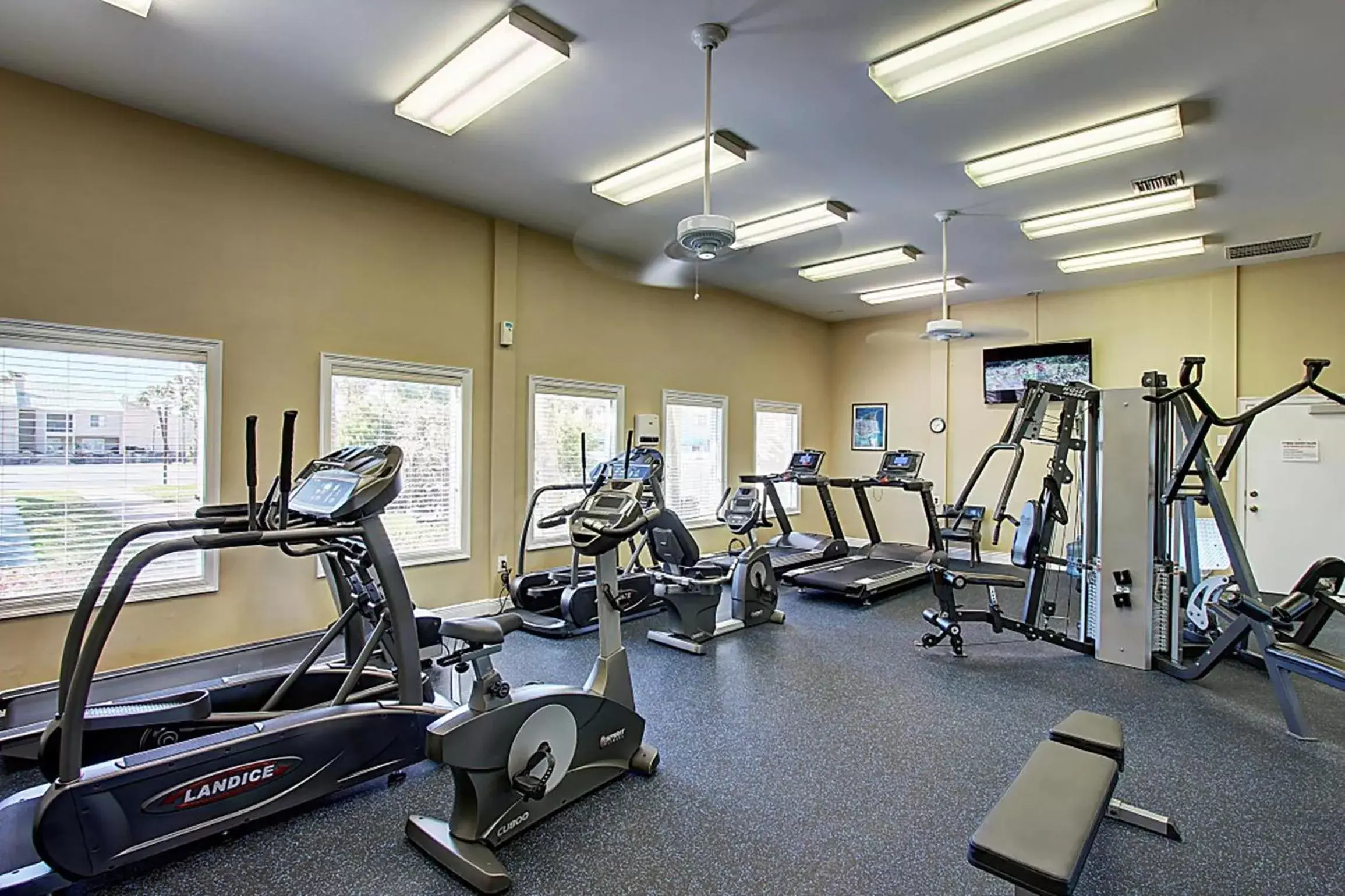 Fitness Center/Facilities in Shoreline Towers 1024
